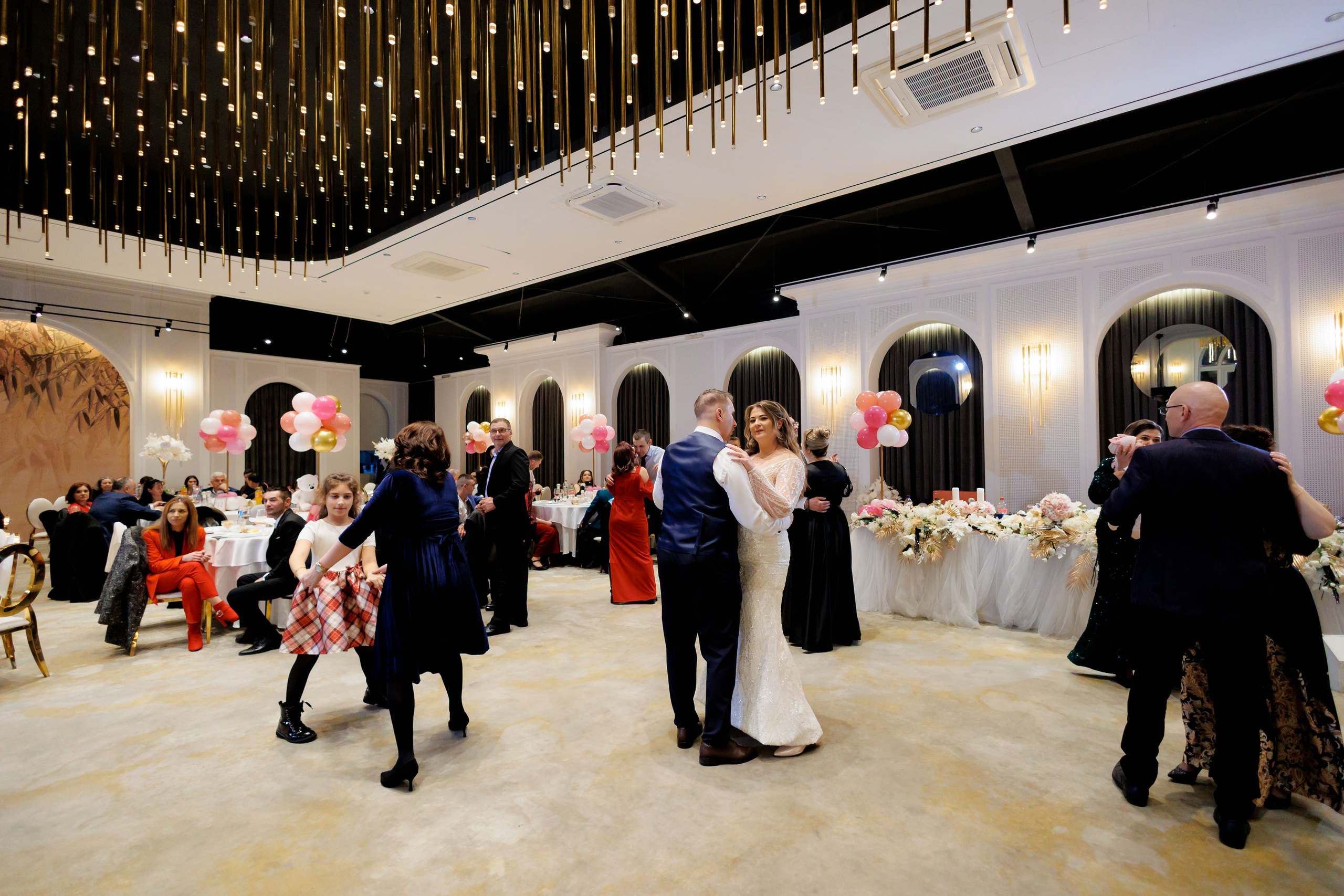 Povestea voastră, regizată de noi |Cristi Turculet Videograf Nuntă Suceava | wedding highlight. Servicii foto-video profesionale, pentru momente de neuitat