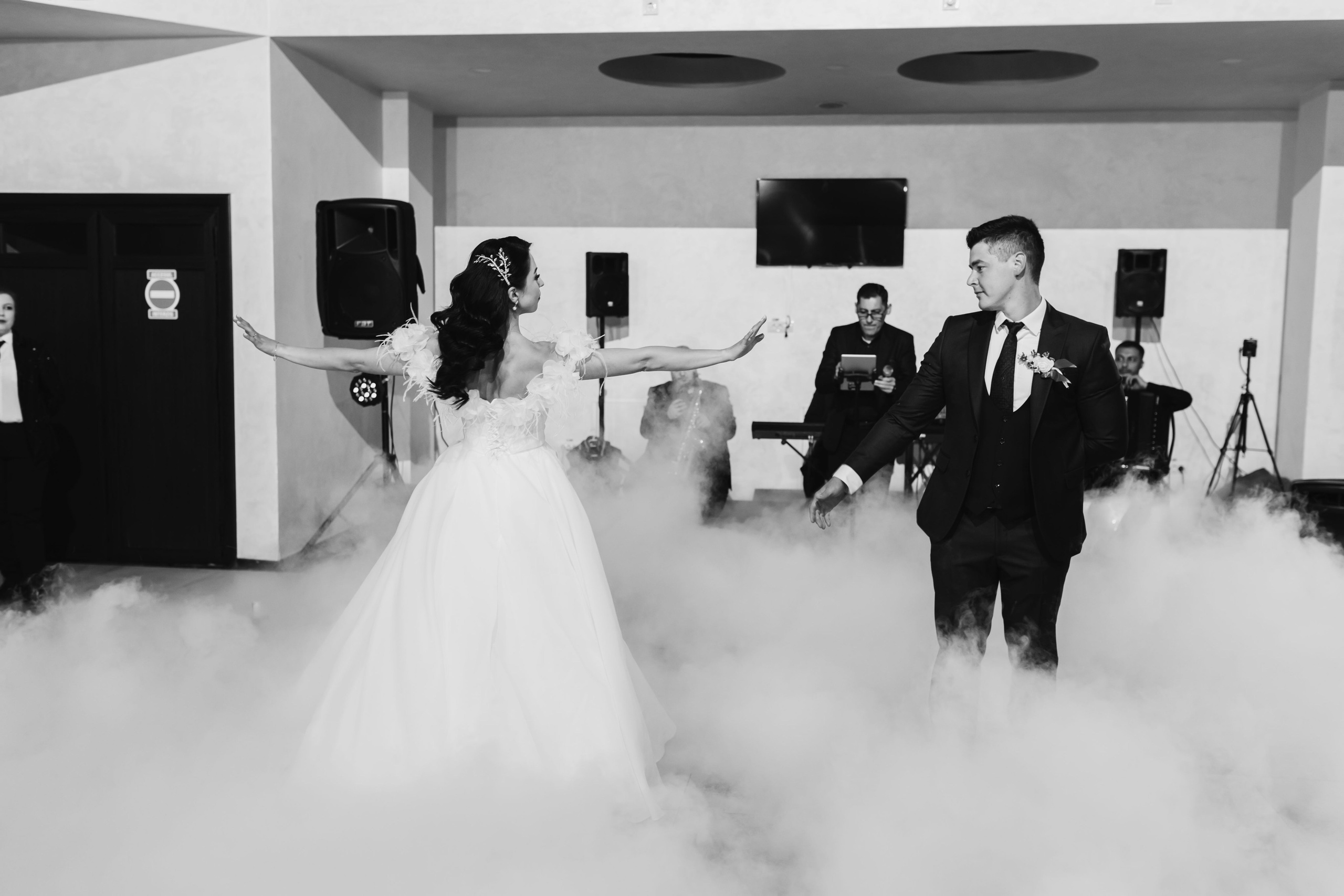 Loredana & Emilian – Ziua Nunții | Videografie - fotografie Botez Suceava, Iași, Botoșani. Servicii foto-video profesionale, pentru momente de neuitat