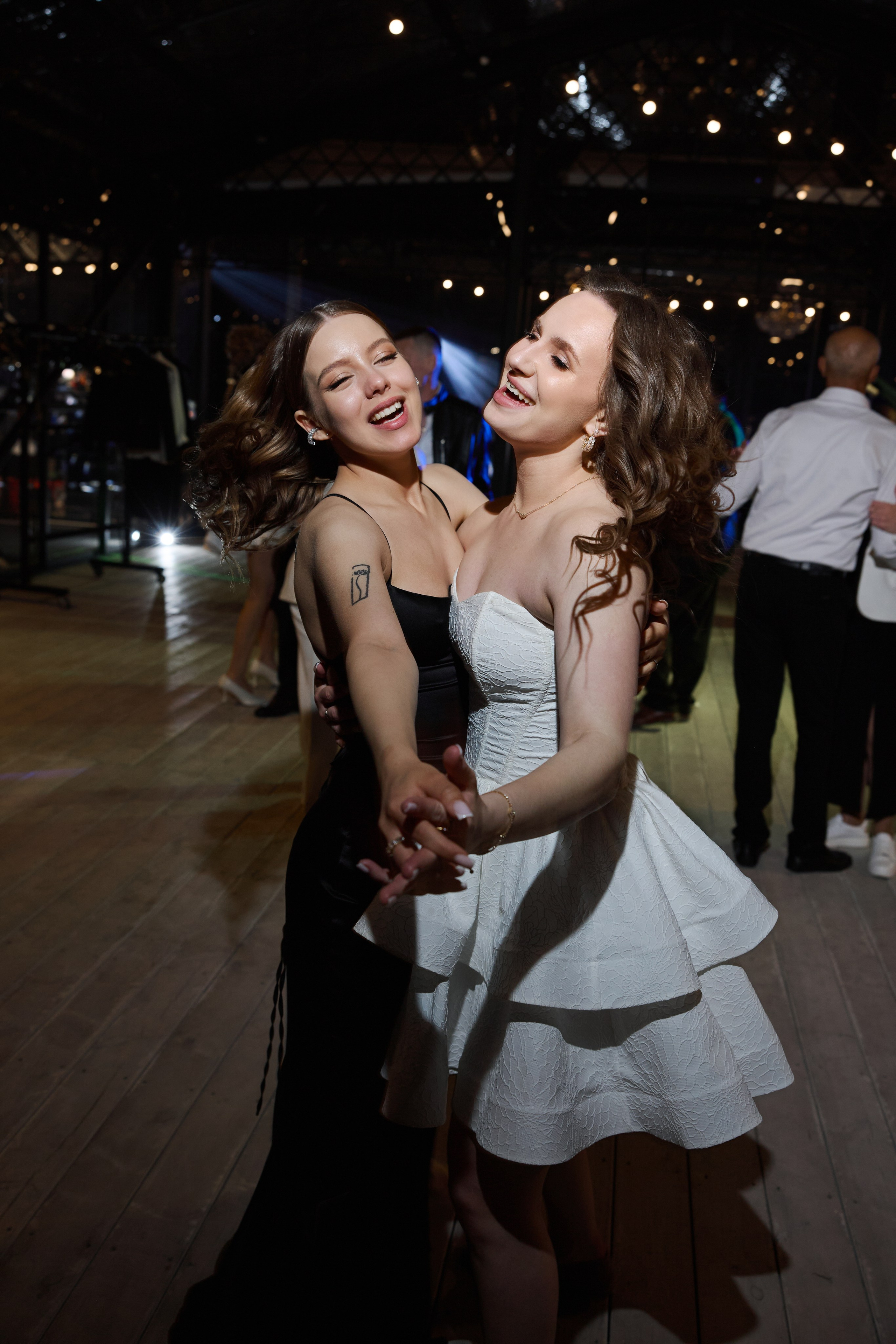 Natalia & Roman. Dworek przy lesie. Fotograf ślubny i rodzinny w Krakowie Yana Klymova