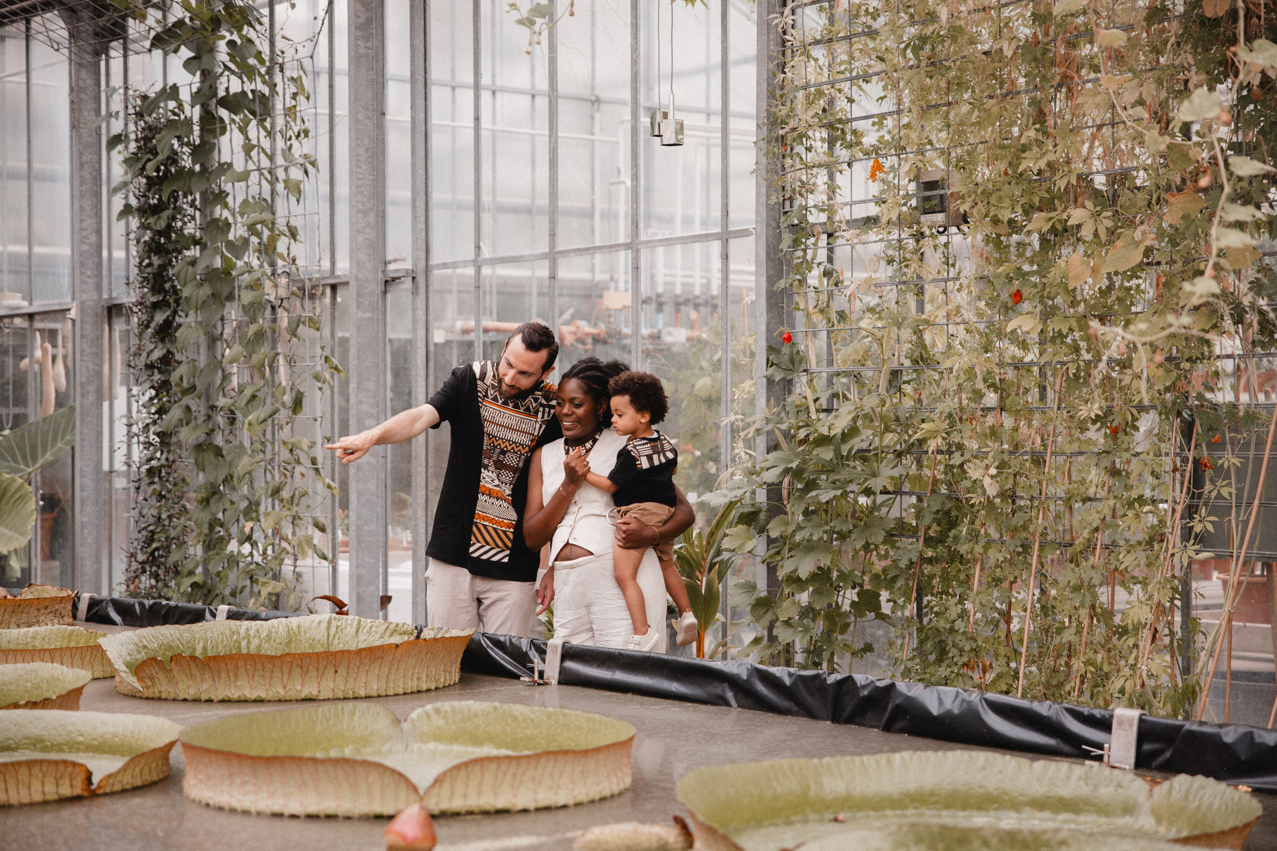 Babybauch Shooting im Botanischen Garten Bochum | Reiche Fotografie. Hochzeitsfotografin Bochum | Halyna Reiche Fotografie NRW