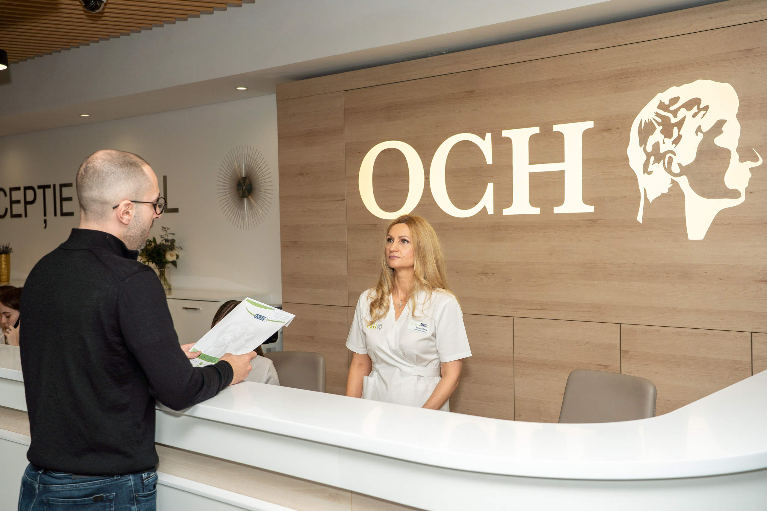 OCH — Oameni care susțin performanța: oamenii din recepția și call center-ul Ovidius Clinical Hospital. Adelinne — fotograf profesionist în Constanța pentru familii, bebeluși și evenimente