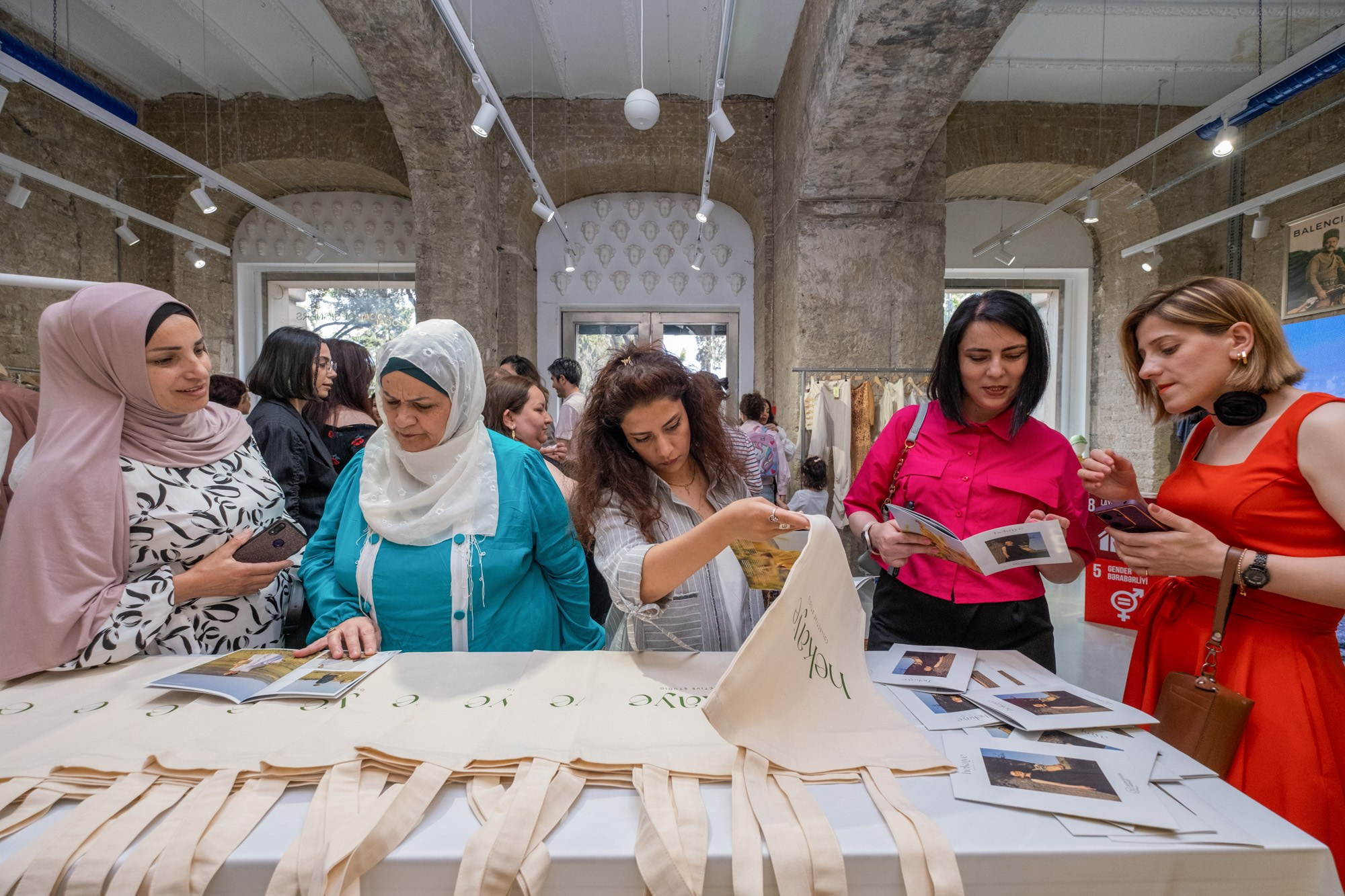 Fashion Story — Yaradıcılıq və Moda Foto Layihəsi. Bakıda Peşəkar Tədbir, Love Story və Təbiət Fotoqrafı — Elşən Baba