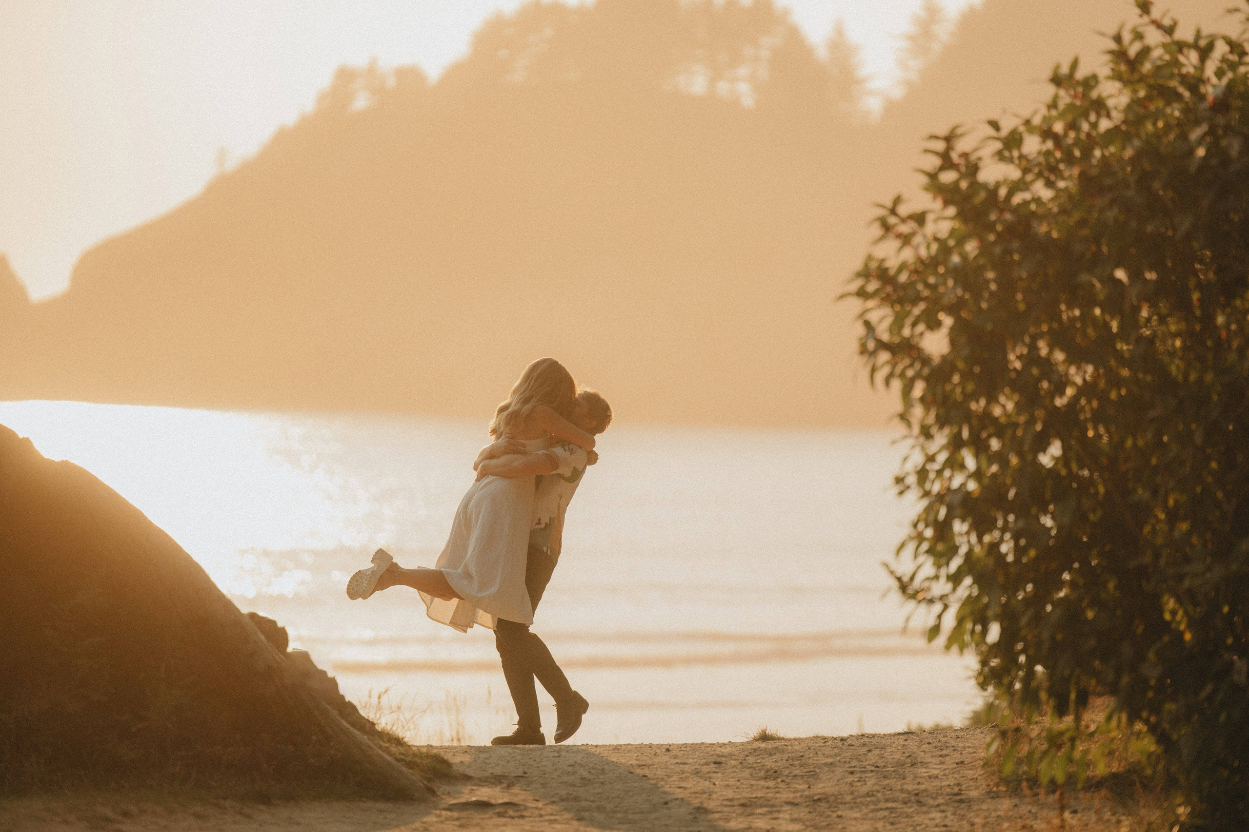 Engagement Photography at Cannon Beach | Jessie & Isaac's Session by Georgy Shishkin | Capturing Moments in Portland, Seattle, Bend & Oregon. Capturing Love in the Heart of the Pacific Northwes