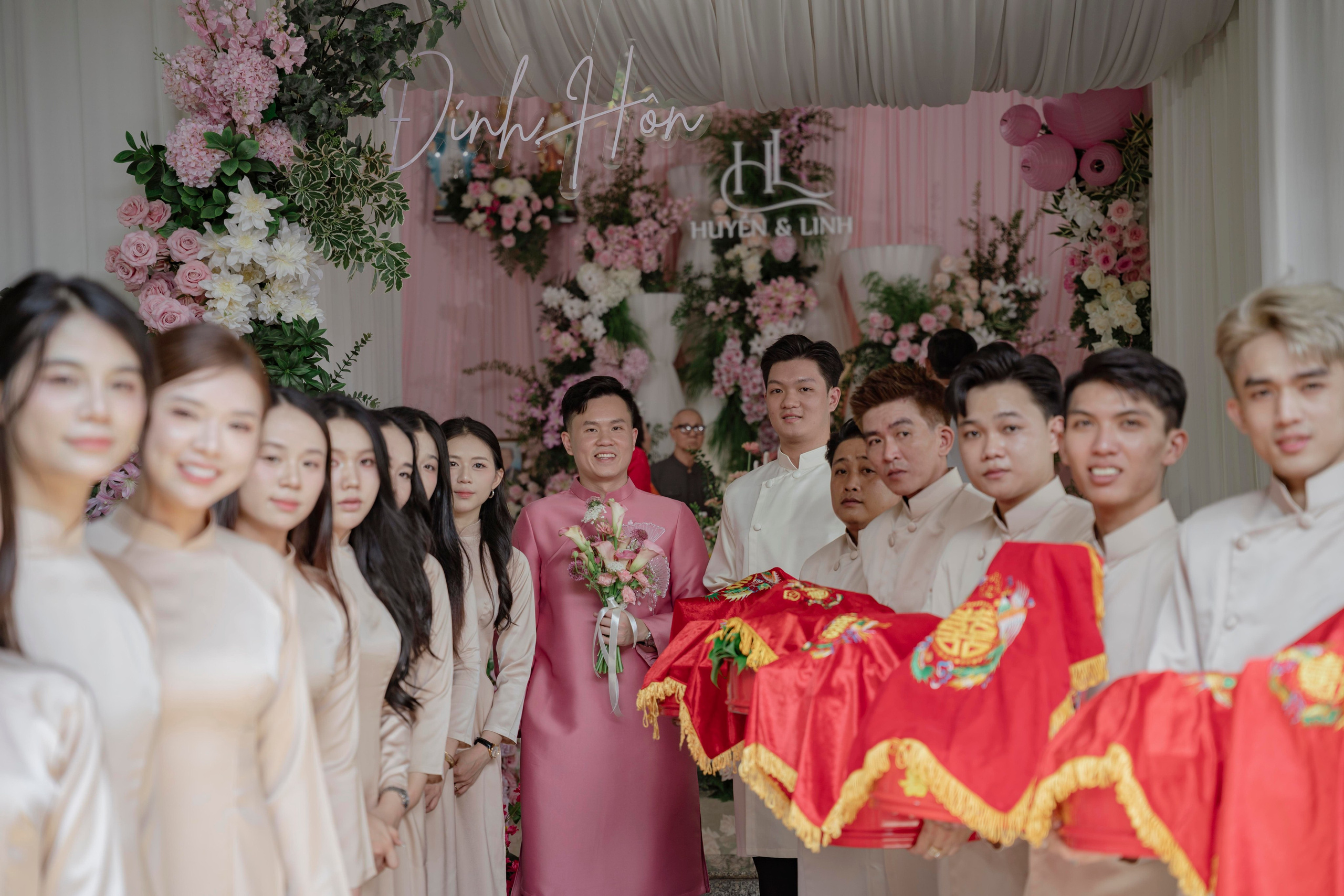 LINH & HUYEN. WEDDING PHOTOGRAPHER IN VIETNAM