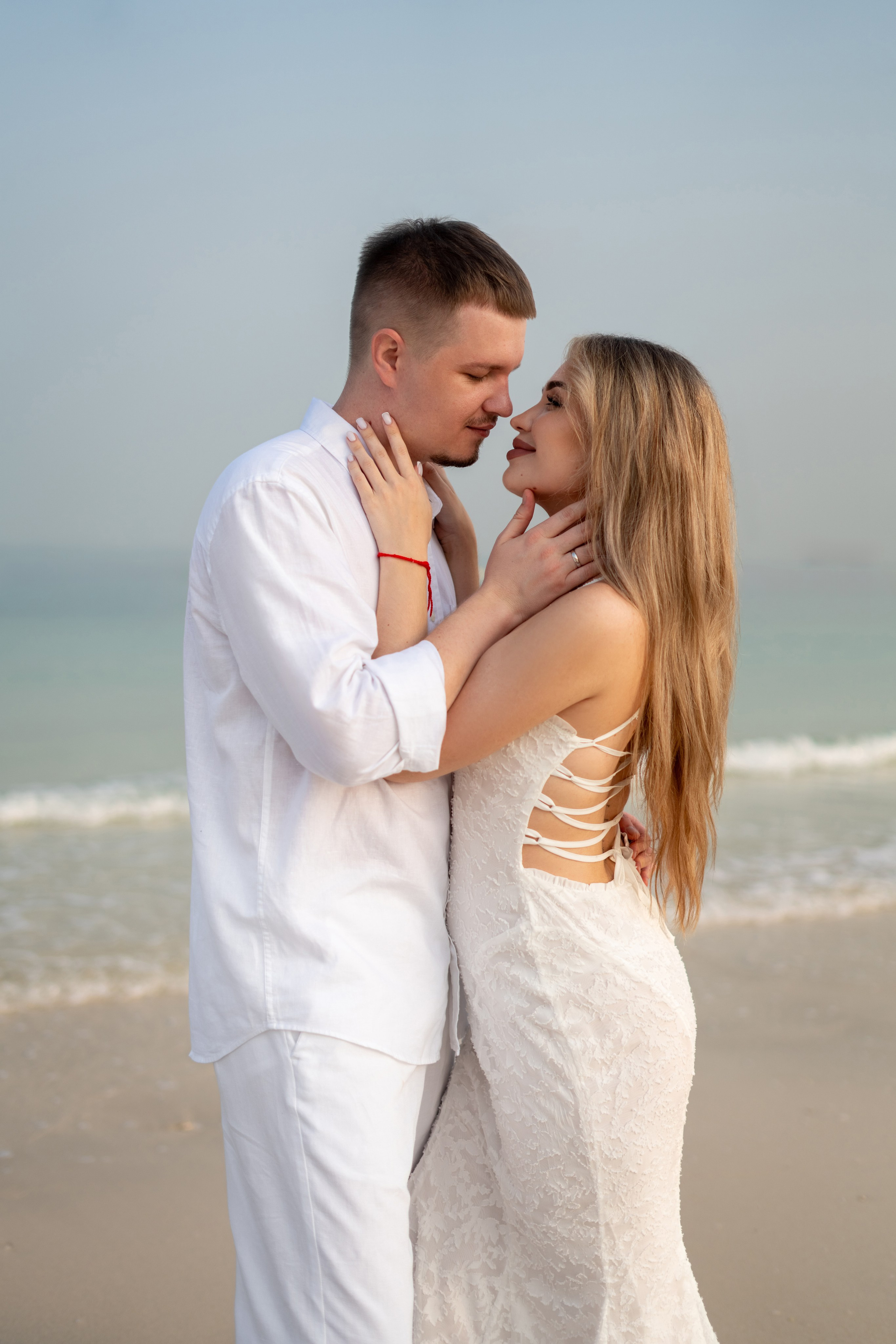 Sea breeze and kisses. Angela Iakovleva — Family Photographer in Dubai