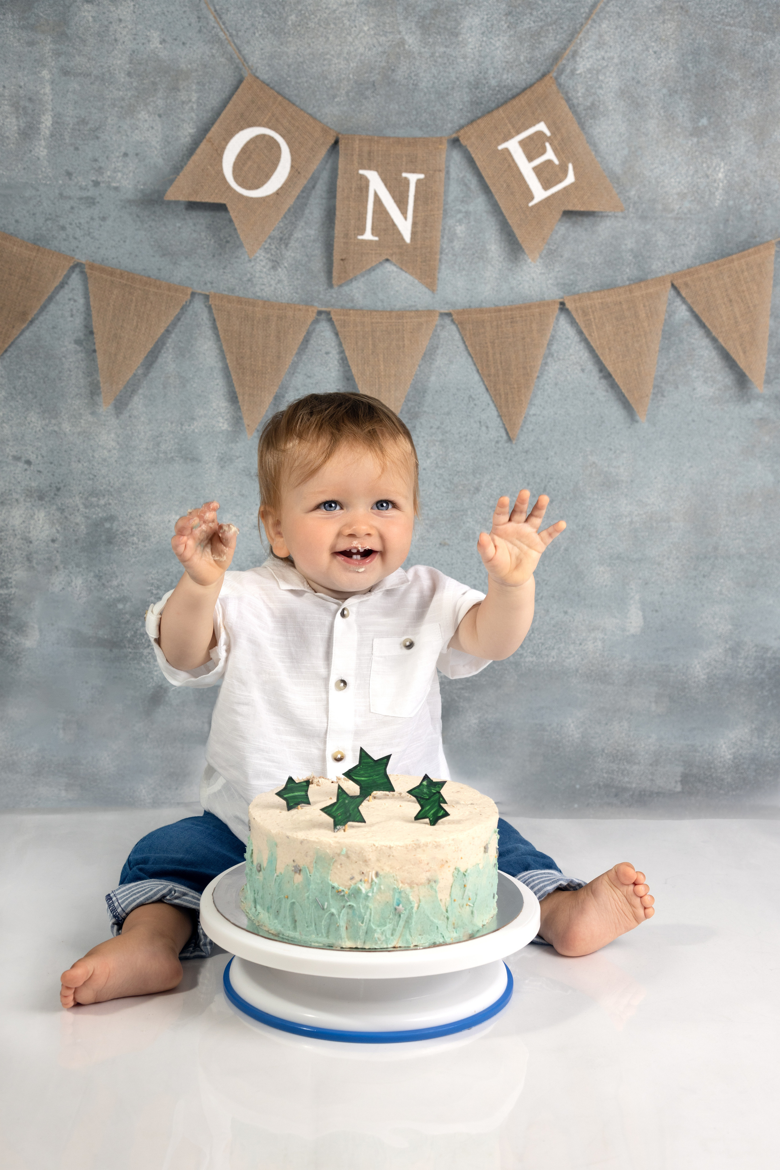 Cake smash Hertfordshire