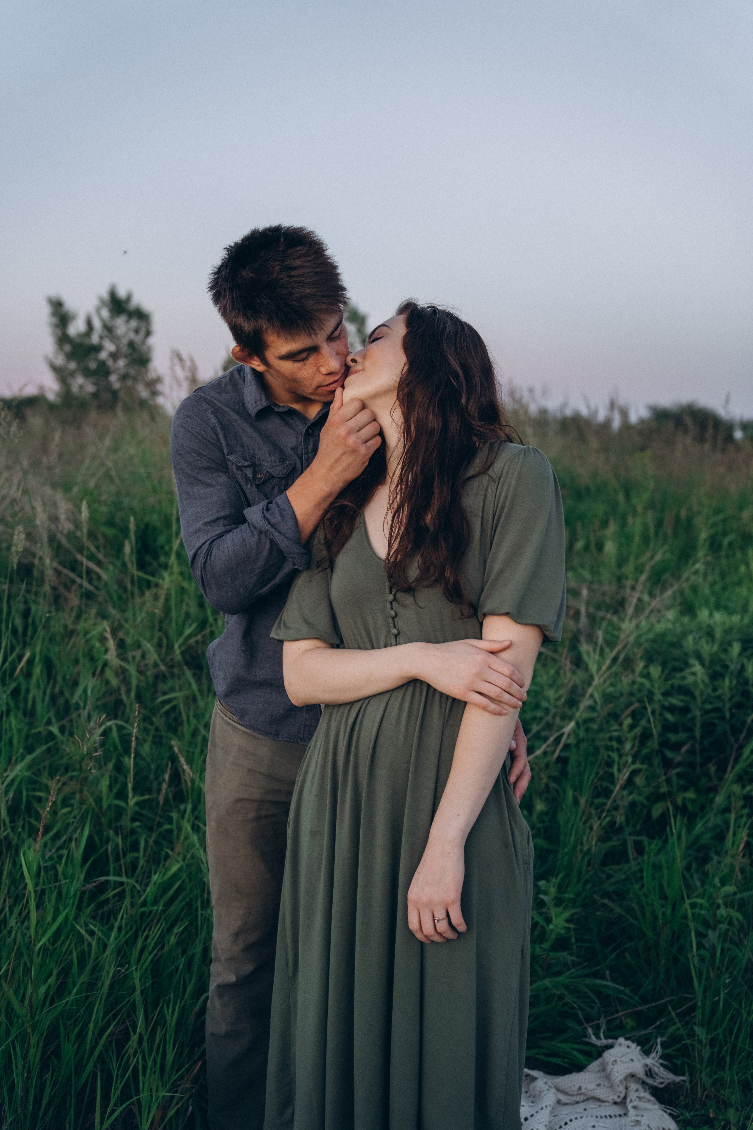 Jesslyn and Aaron love story. Photographer Viktoriia Skavronskaya