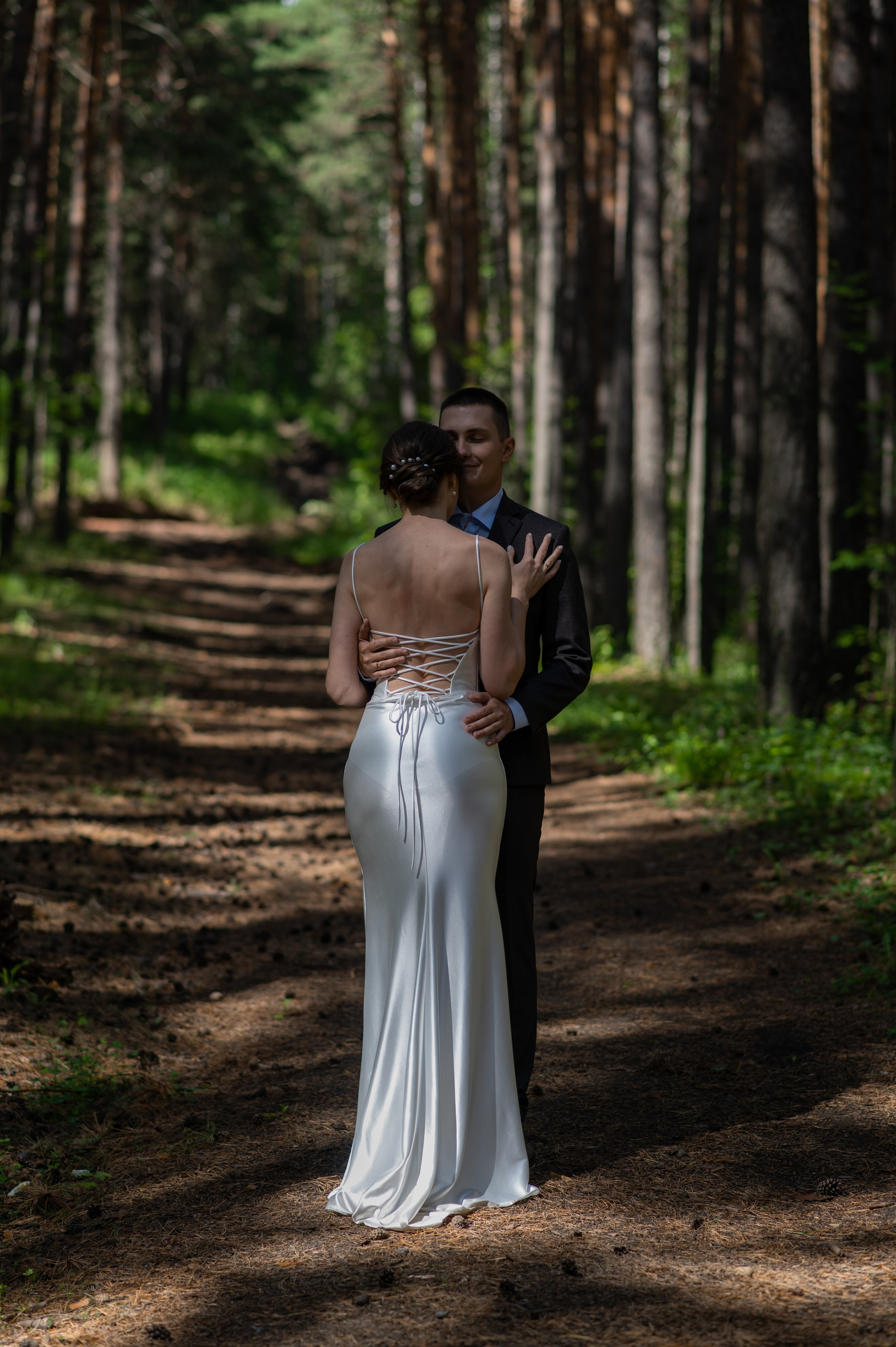 Light. Wedding and commercial photographer