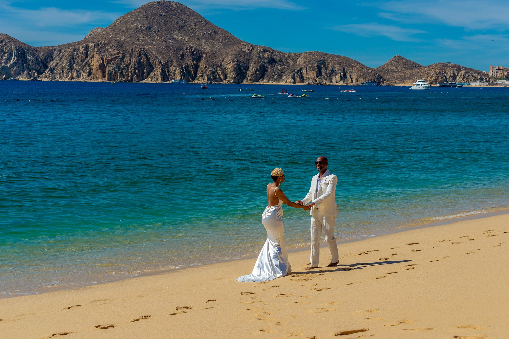 Destination Wedding Photographer in Los Cabos, Authentic Stories by the Sea. Wedding & Family Photographer in Los Cabos – Izrael Reyna Photography