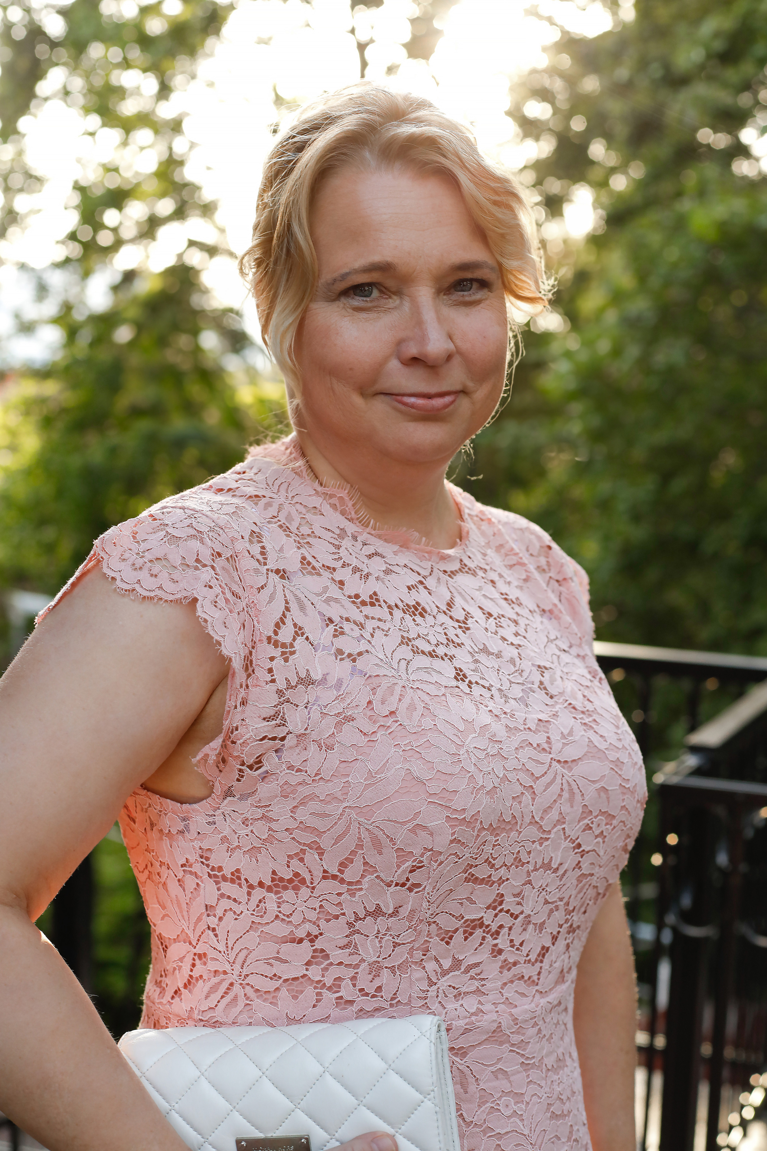 Juhlapäivä. Ekaterina Mansur, muotokuvafotografi Suomessa (Helsingissä ja Uudellam