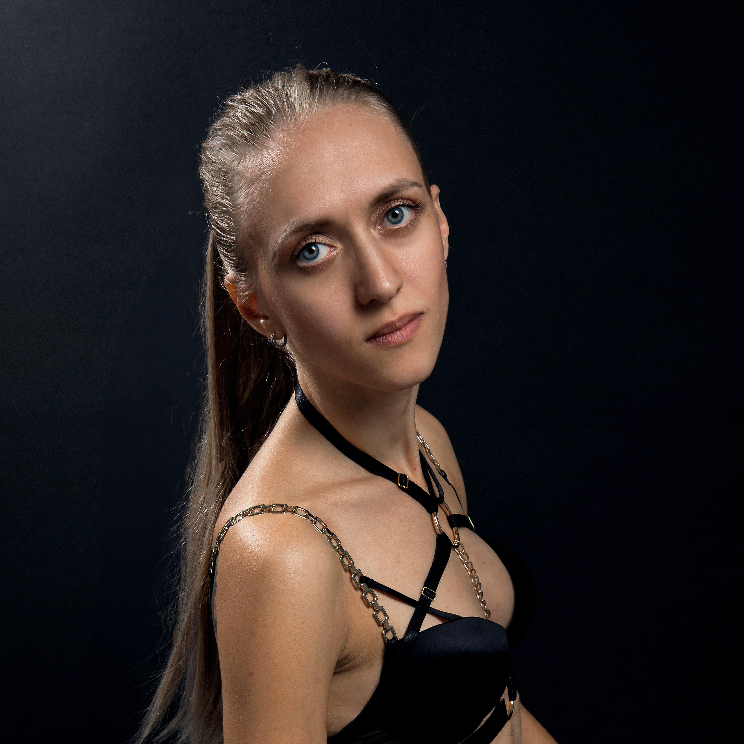 Rakkaus itseä kohtaan. Ekaterina Mansur, muotokuvafotografi Suomessa (Helsingissä ja Uudellam