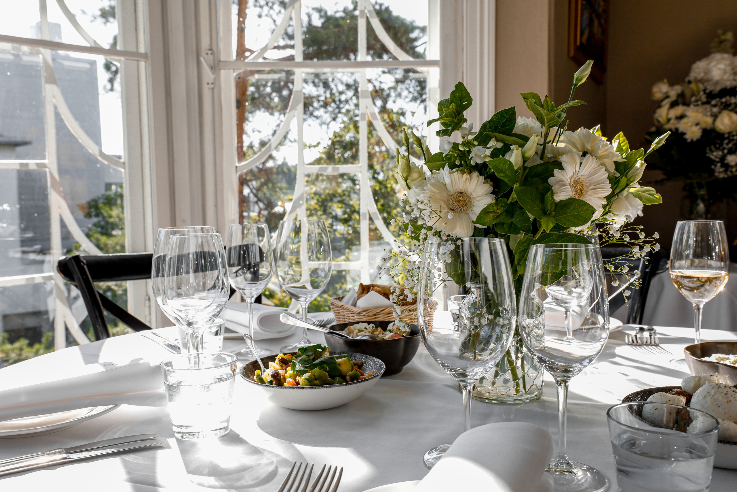 Juhlapäivä. Ekaterina Mansur, muotokuvafotografi Suomessa (Helsingissä ja Uudellam