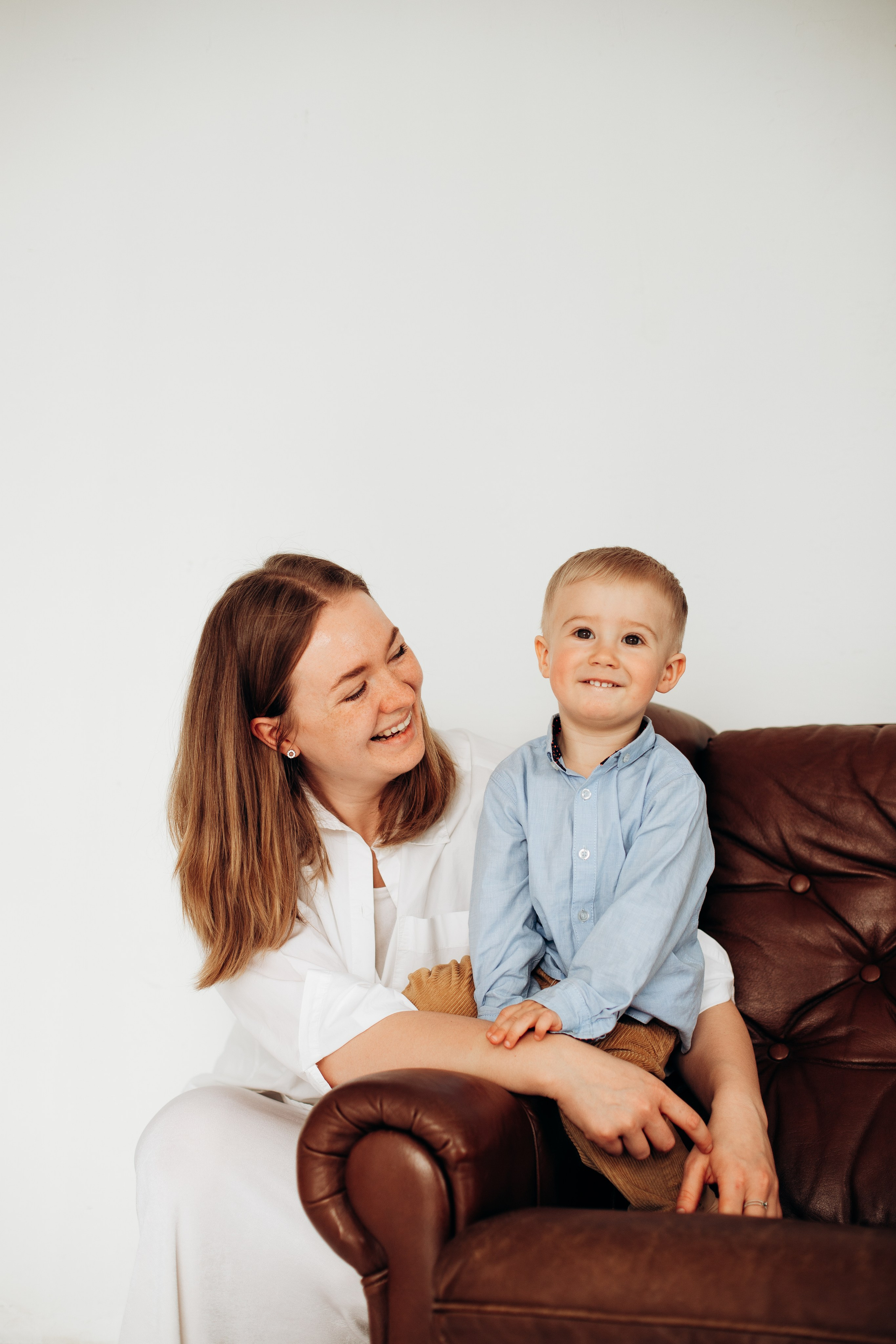 Аня, Ира и Миша. Главная