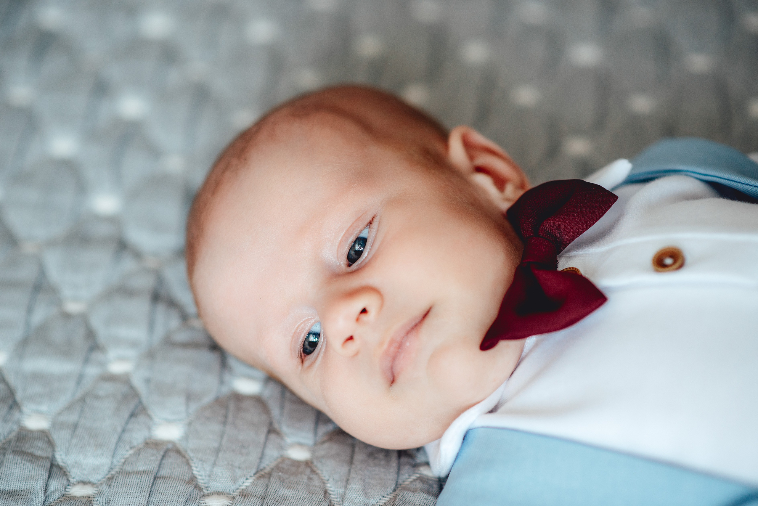 Krikštynos, krikštas, krikštynų fotosesija, ceremonija, bažnyčia krikštynų pasiruošimo fotografavimas. Krikštynų fotografas Vilnius Trakai kaina krikštynų fotografavimas fotografė personal.lt photogrpahy kainos šeima, vaikai profesionali natūrali meninė reportažinė klasikinė fotosesija, krikštynų fotosesija gamtoje