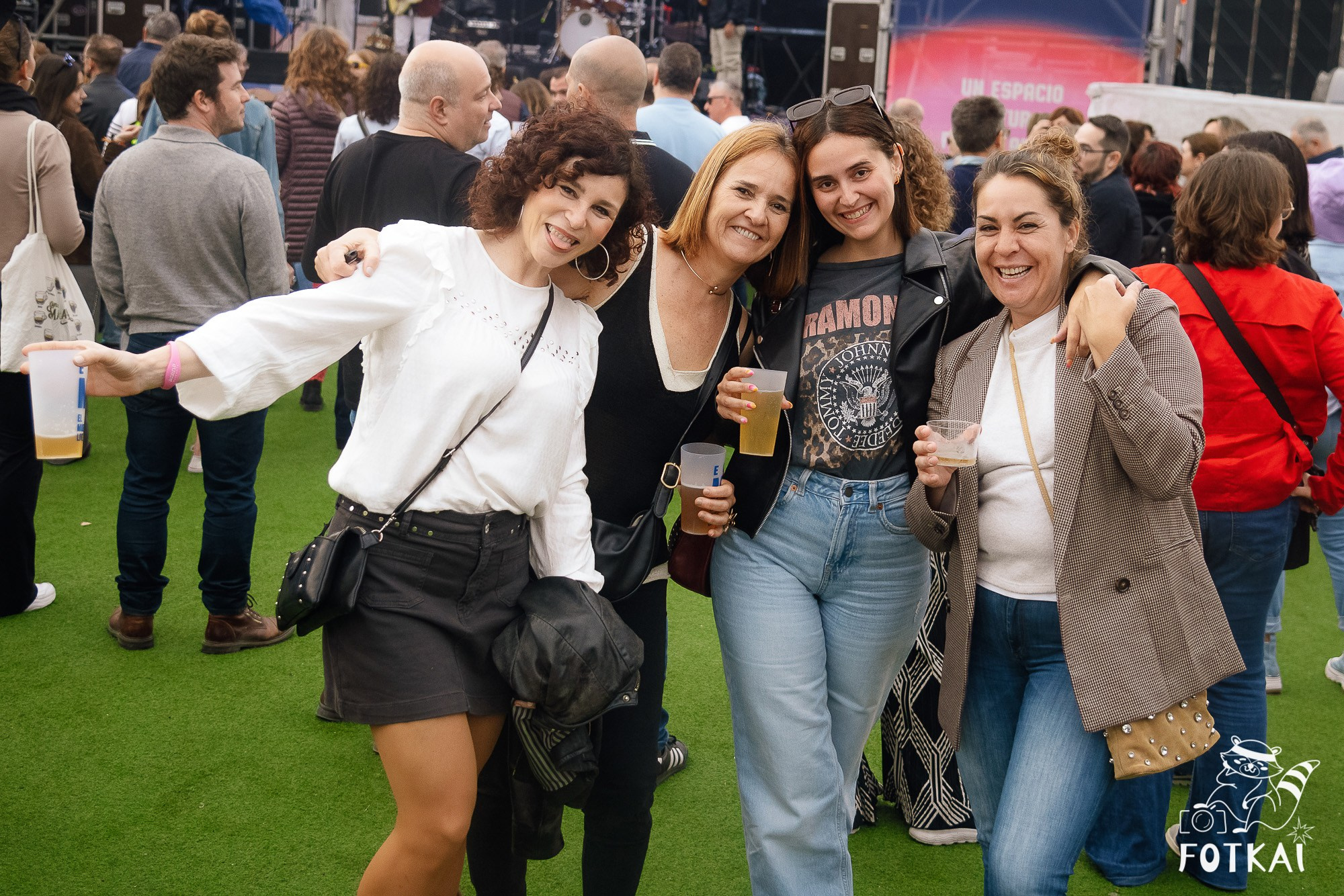 Festival AMA — Aquellos Maravillosos Años: фото с фестиваля в Аликанте, 2026 | FOTKAI