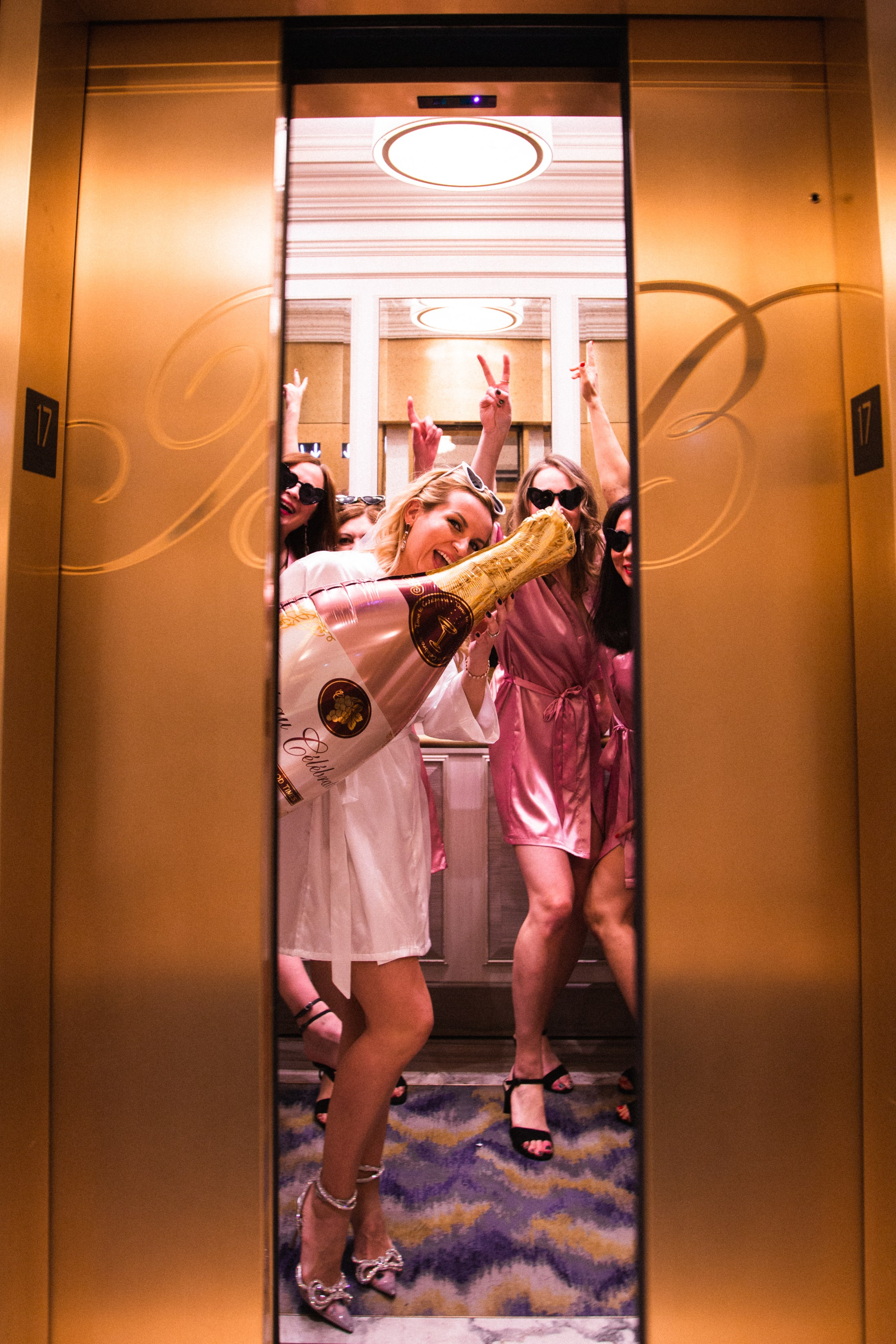 Bachelorette Party in Vegas. Wedding & elopement photographer Viktoriya Kravtsov. Las Vegas