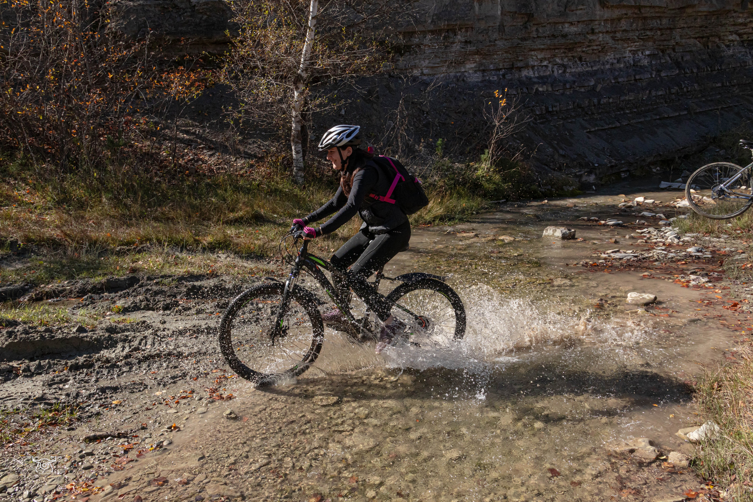 შემოდგომის ველოტური ატენის ხეობაში კავკასიის ველო ქსელთან ერთად. FramefreeMan