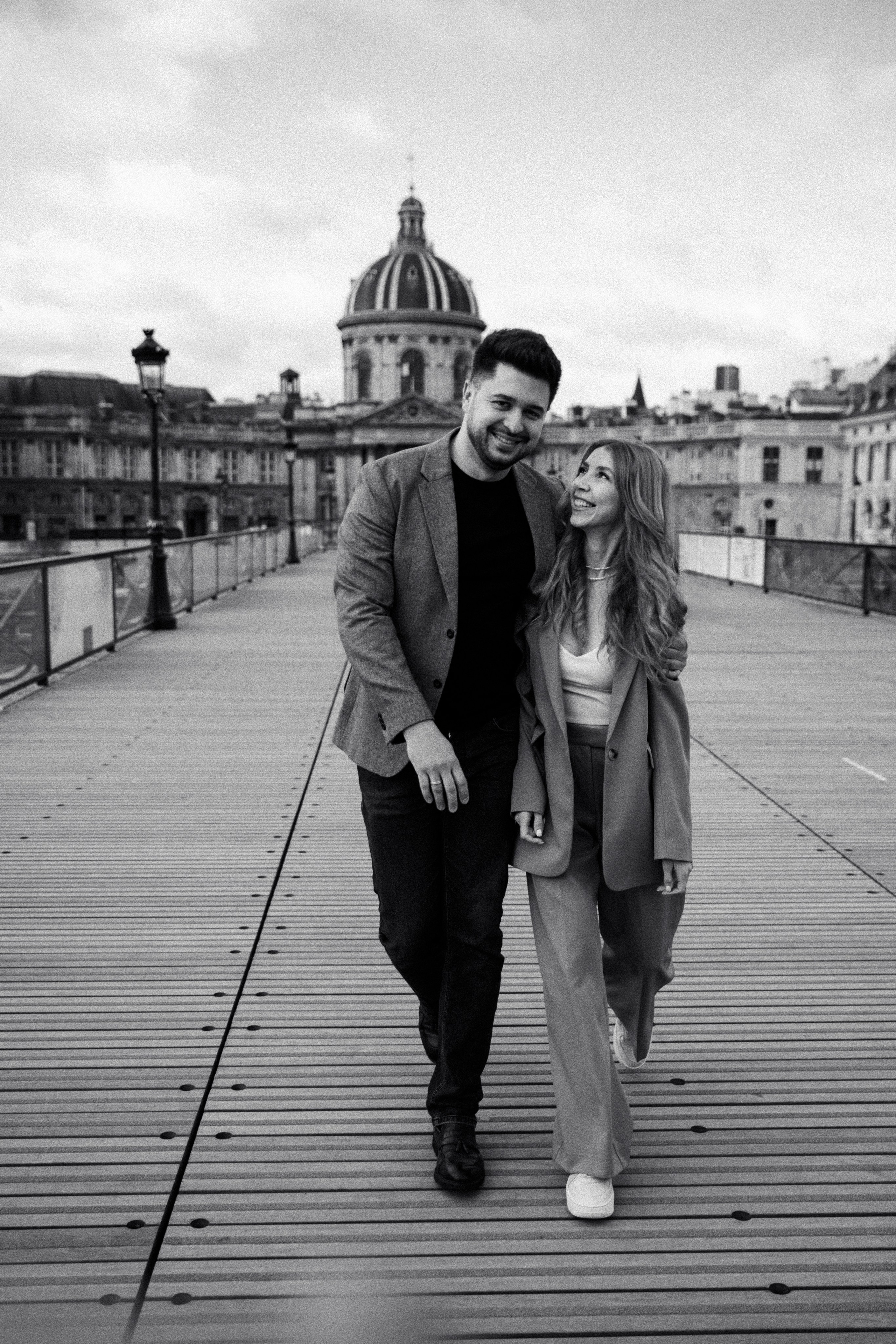 Couple Photo Walk in Paris — Romantic Lifestyle Photography. Paris Wedding Photographer
