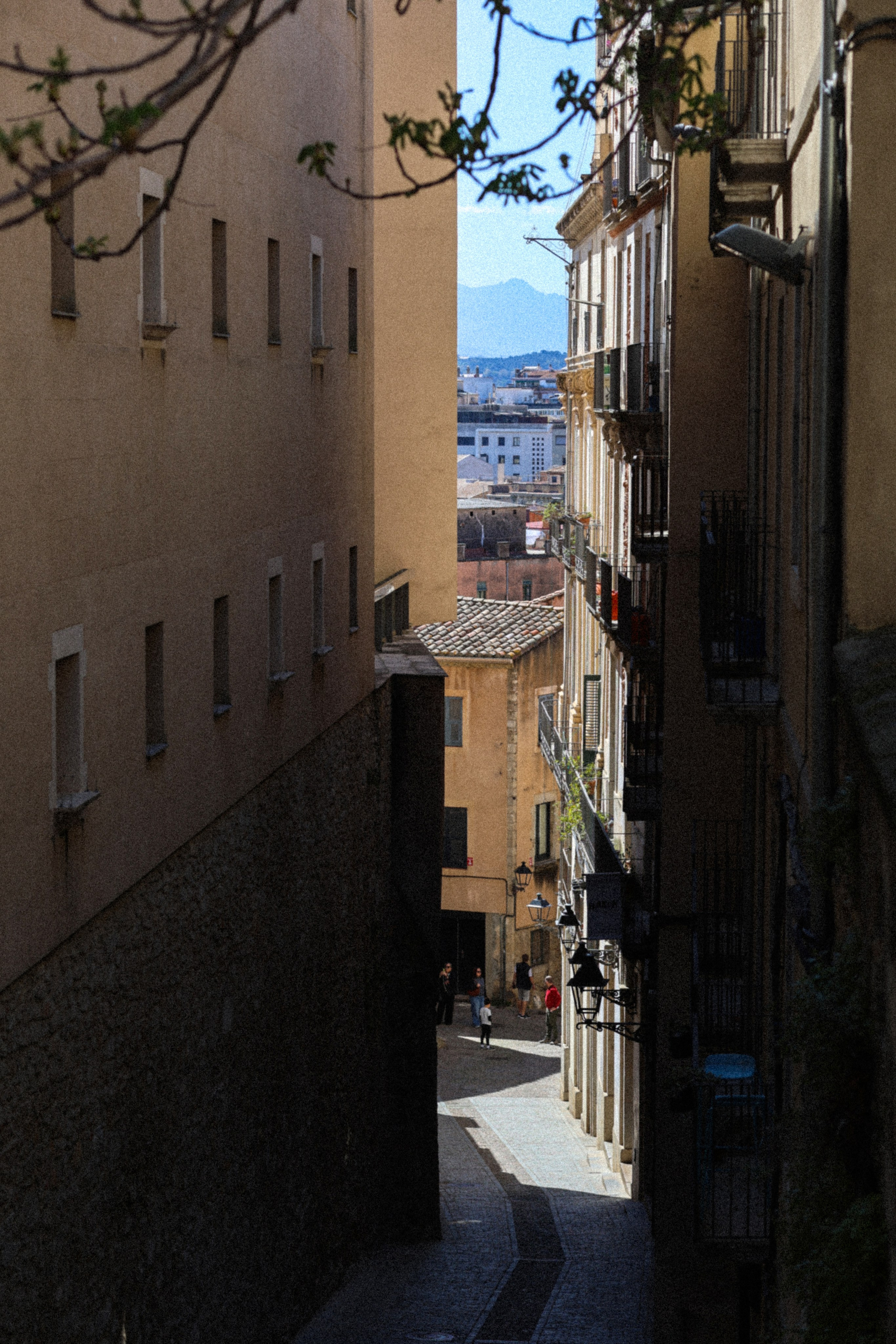 El toque de Gerona. Vladislav Makarov. Portrait & Street style photographer in Baku