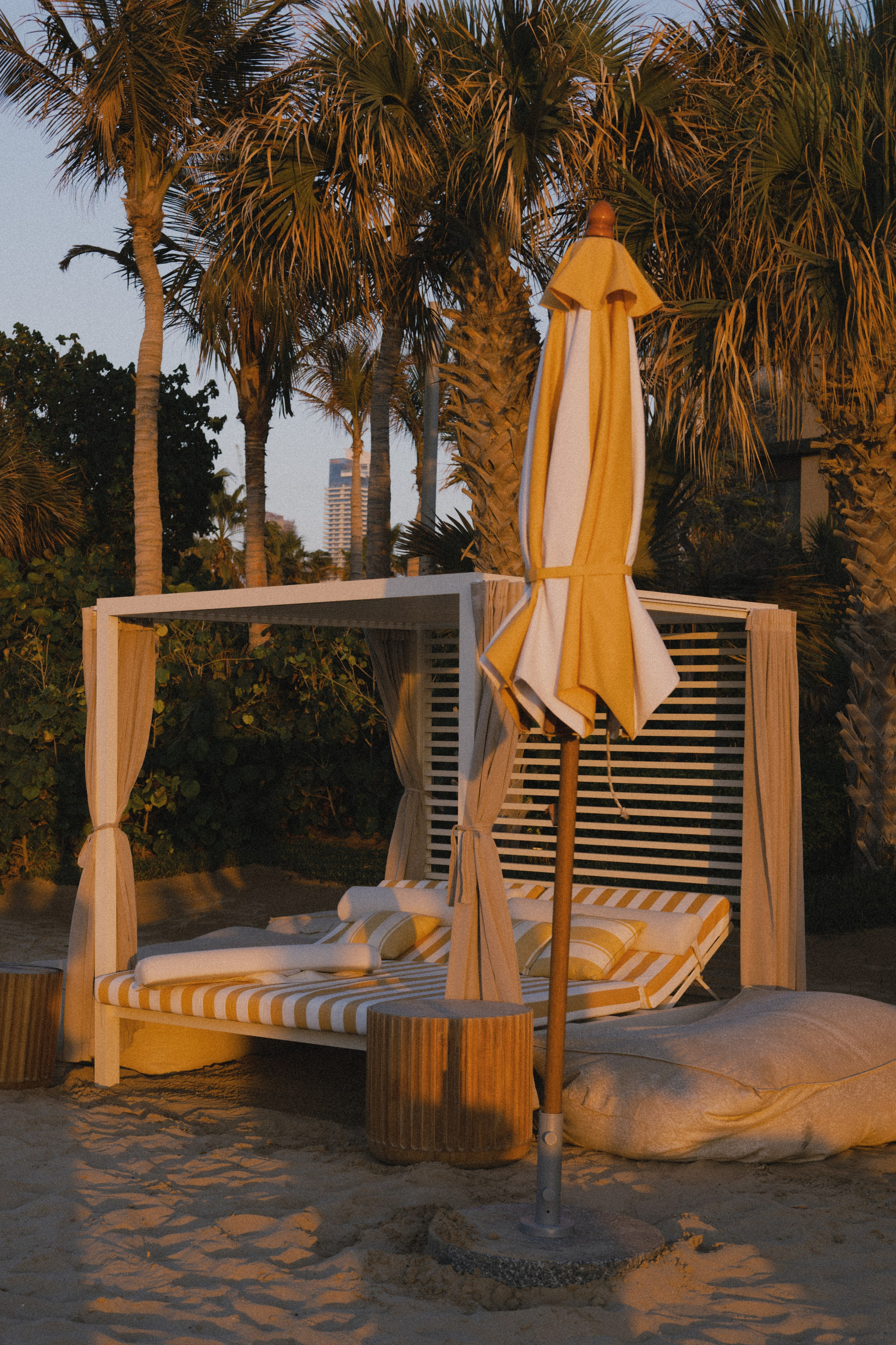 Delano Dubai. Professional photographer and videographer specializing in filming hot