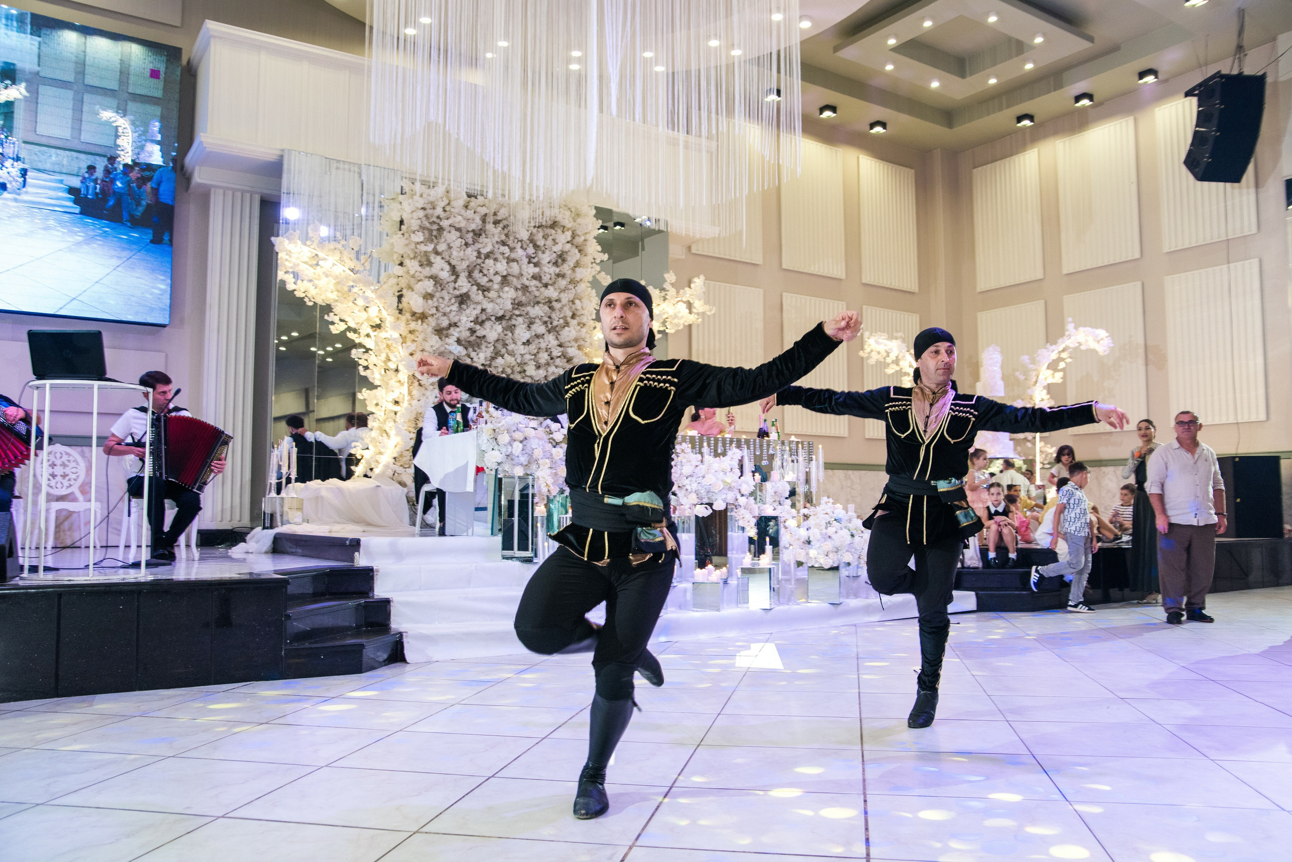 Грузинская свадьба Луки и Нино в Кутаиси. Свадебные фотографы в Грузии, Армении. Макс Коваленко и Лара Татосян. Свадебный видеограф