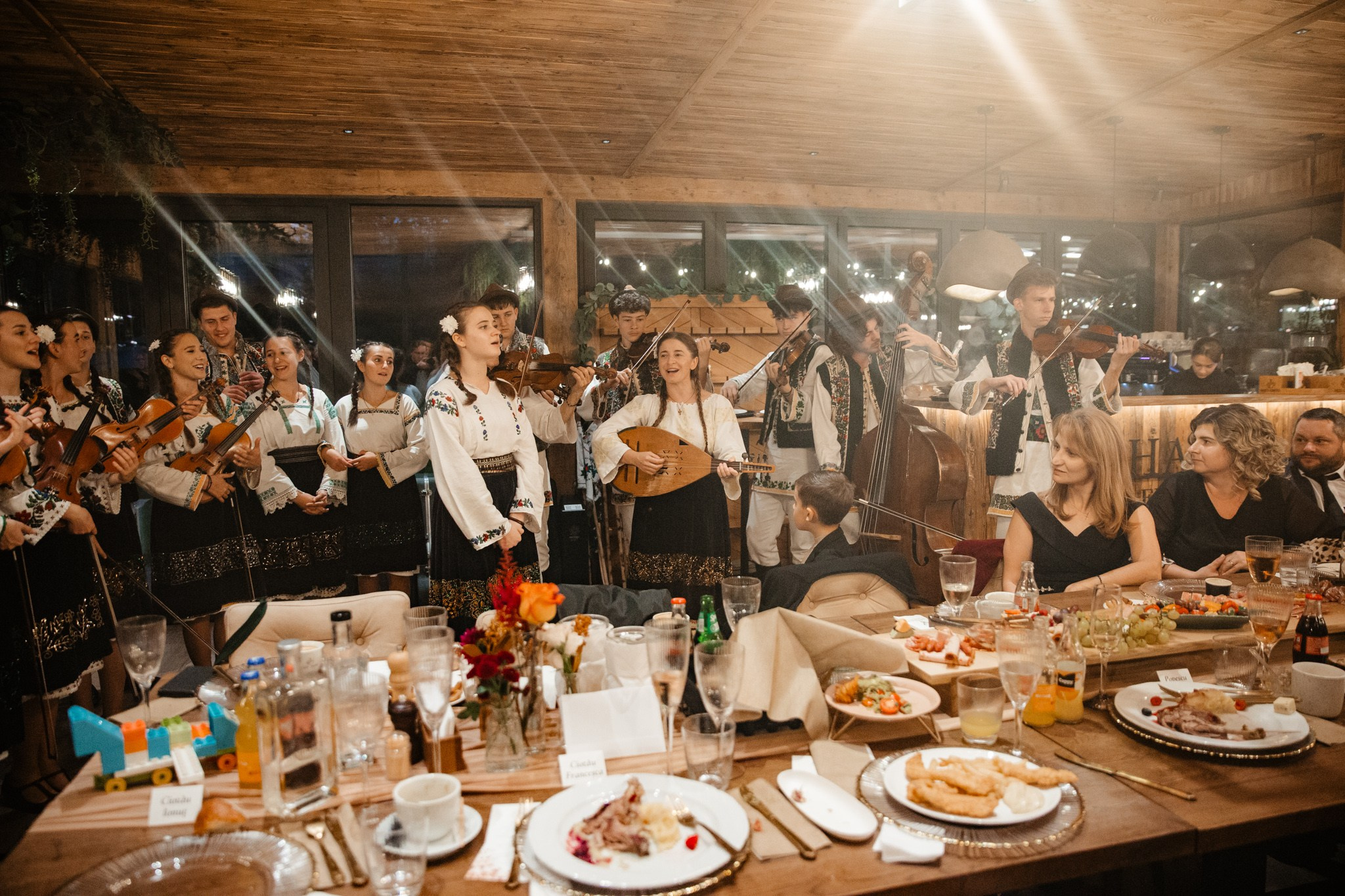 Nunta de Poveste la Sucevița: Cristi și Andreea. Servicii foto-video profesionale, pentru momente de neuitat