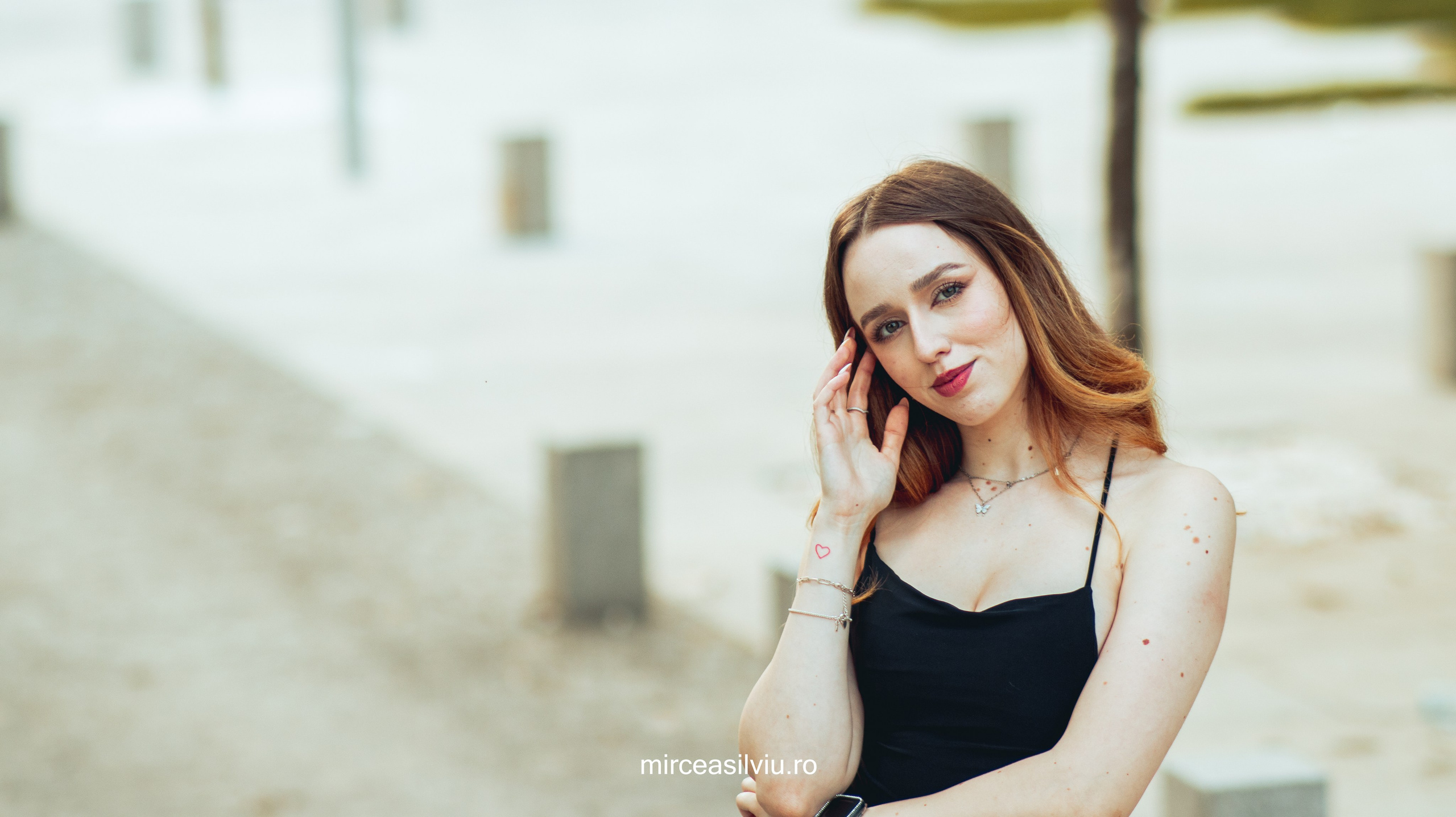 Mada. Fotograf de portrete și evenimente din Cluj-Napoca. Ședințe foto individuale, nunți, botezuri și aniversări în Cluj și județul Cluj