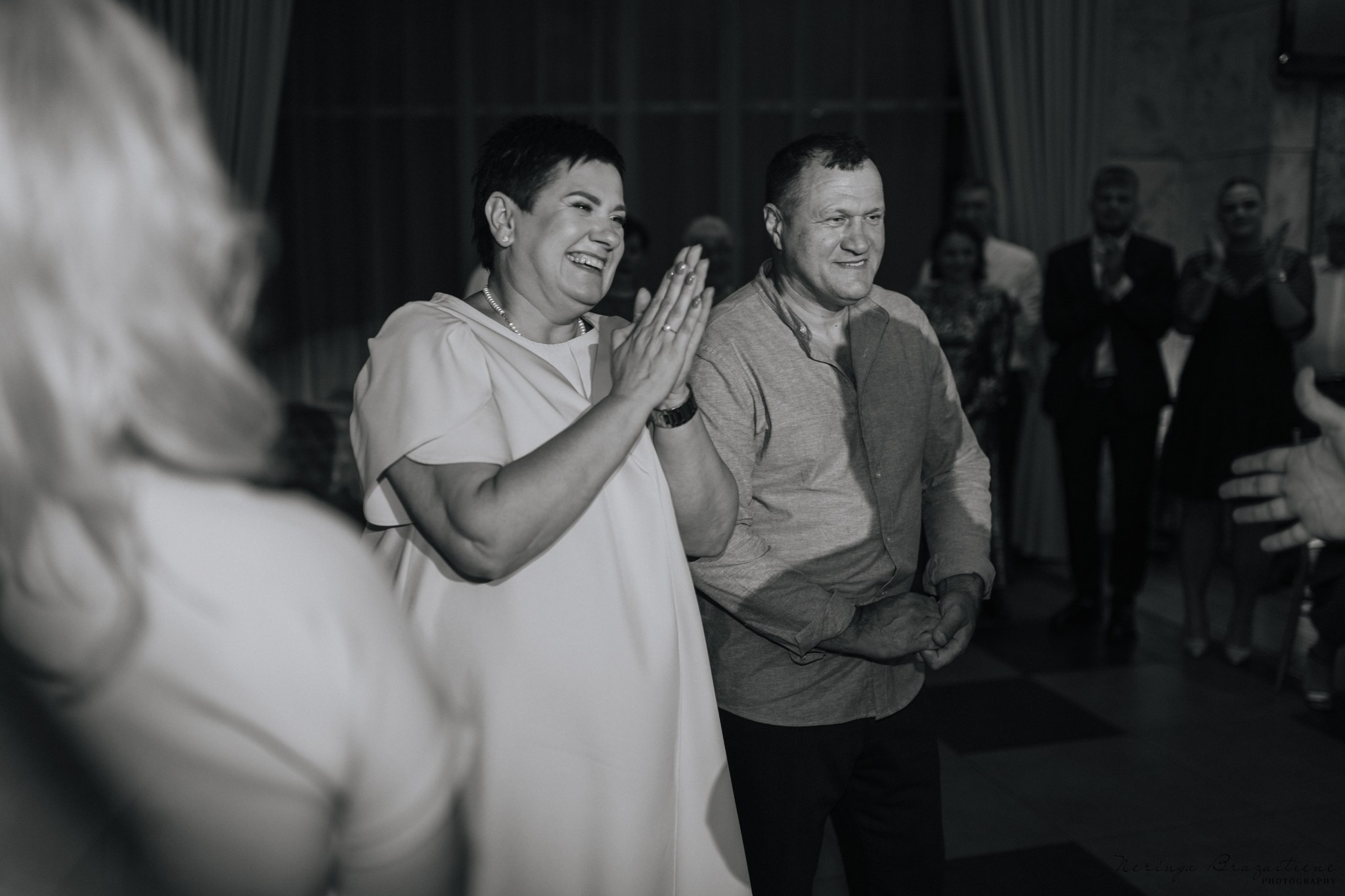 Vestuvinė fotosesija Kaune, Vienybės aikštėje, prie Lietuvos banko