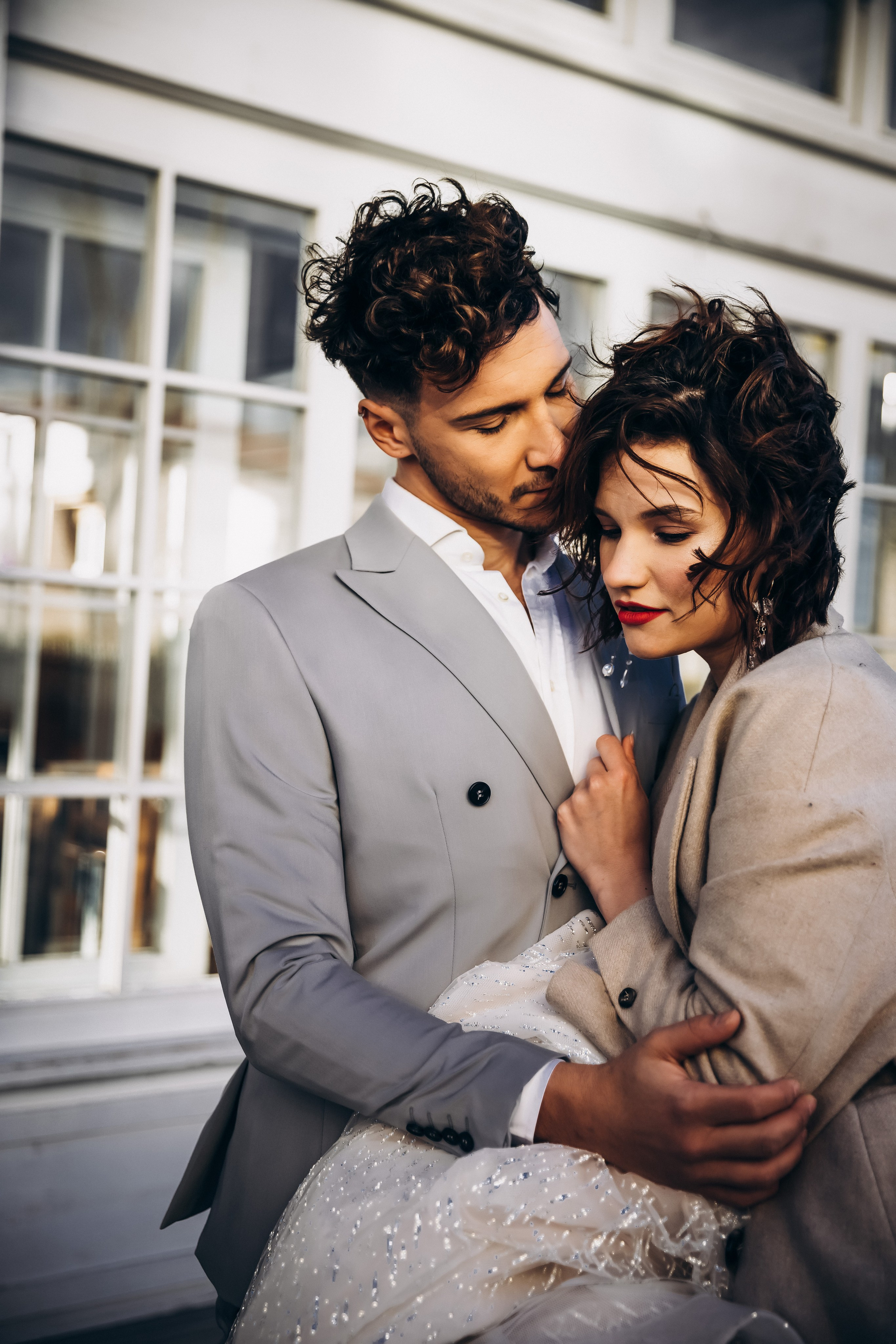 Couple enjoying seaside view of the Bosphorus – wedding photography in Istanbul and Lake Como.