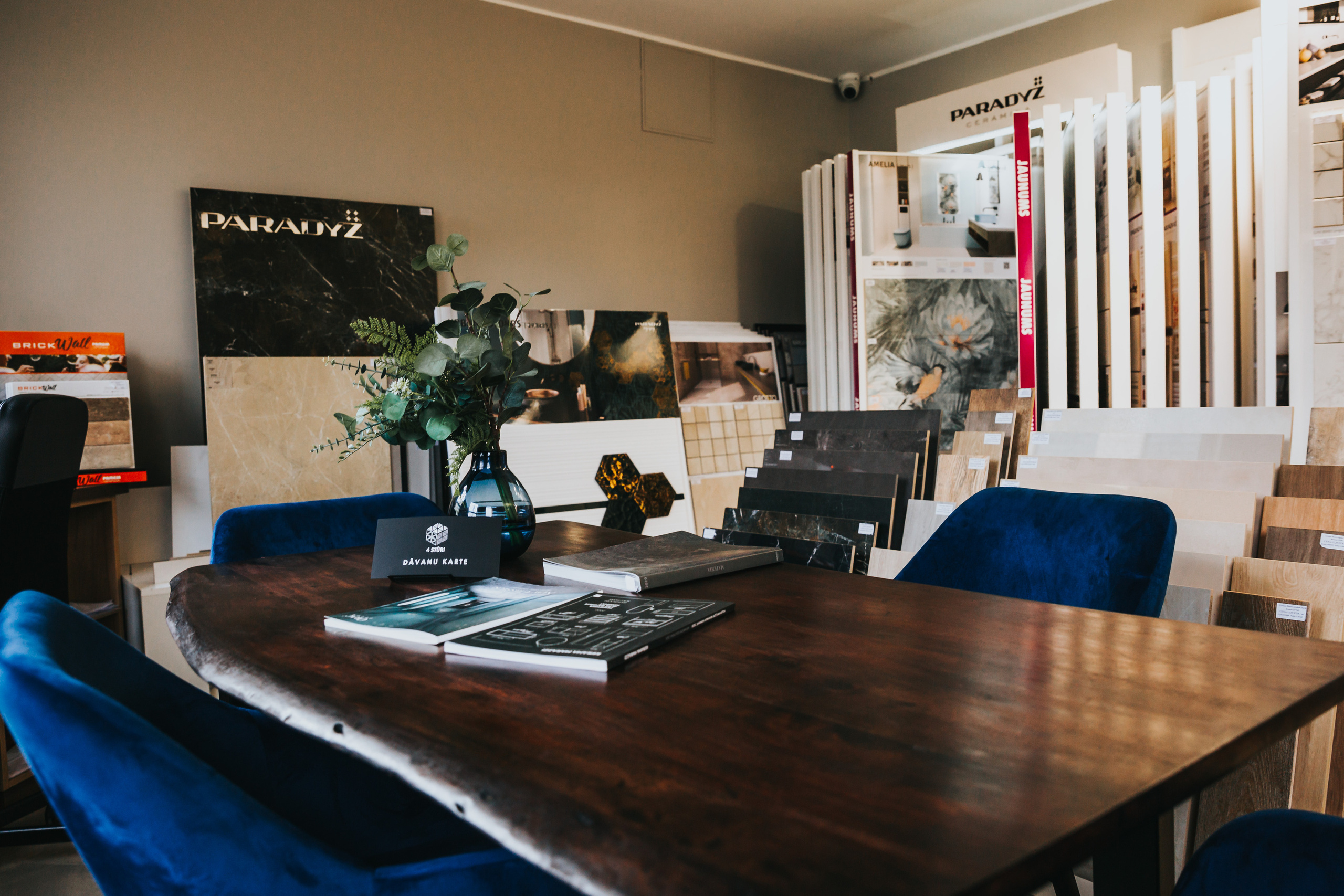 Flīžu salons. Interjera dizaina studija 4 Stūri