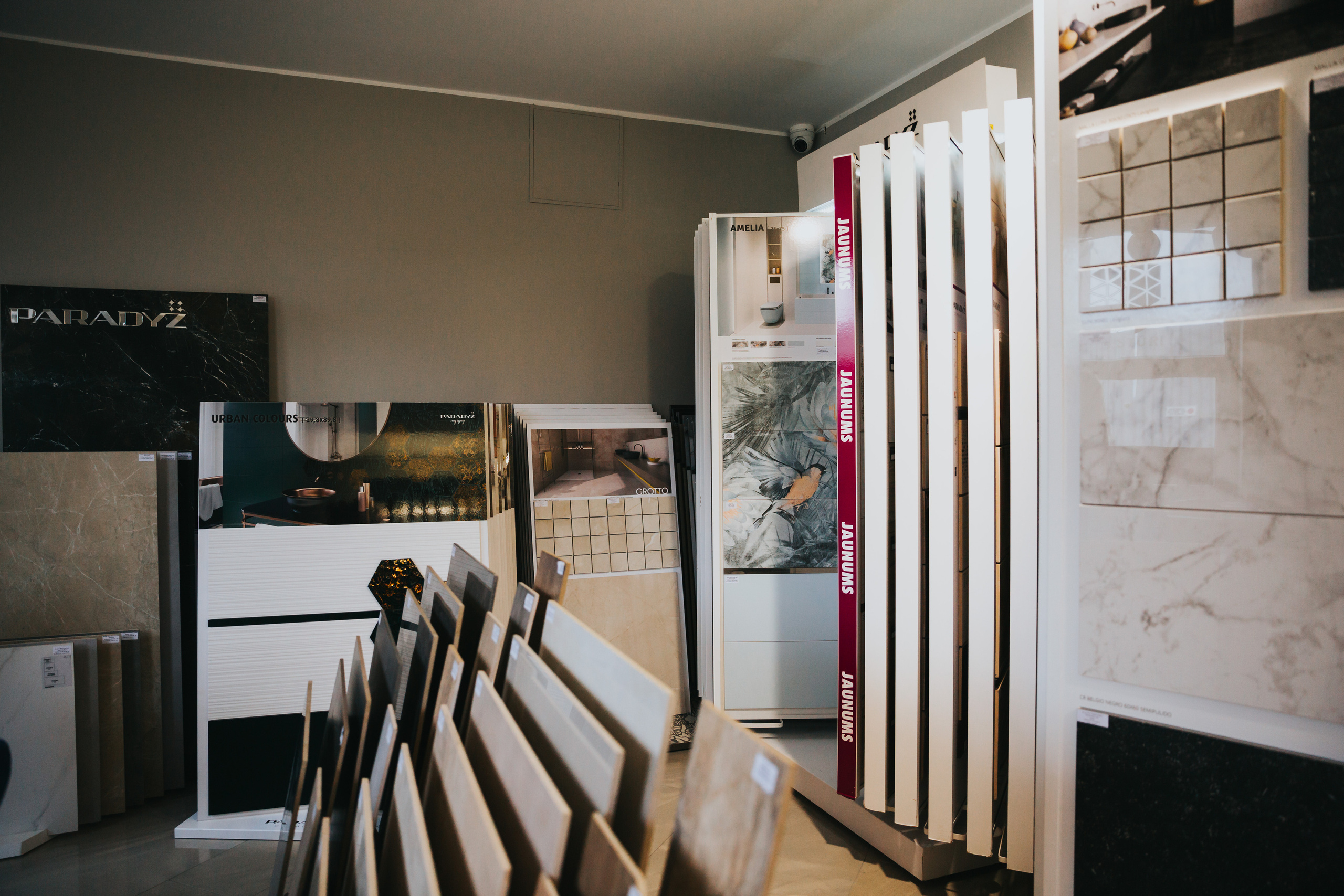 Flīžu salons. Interjera dizaina studija 4 Stūri