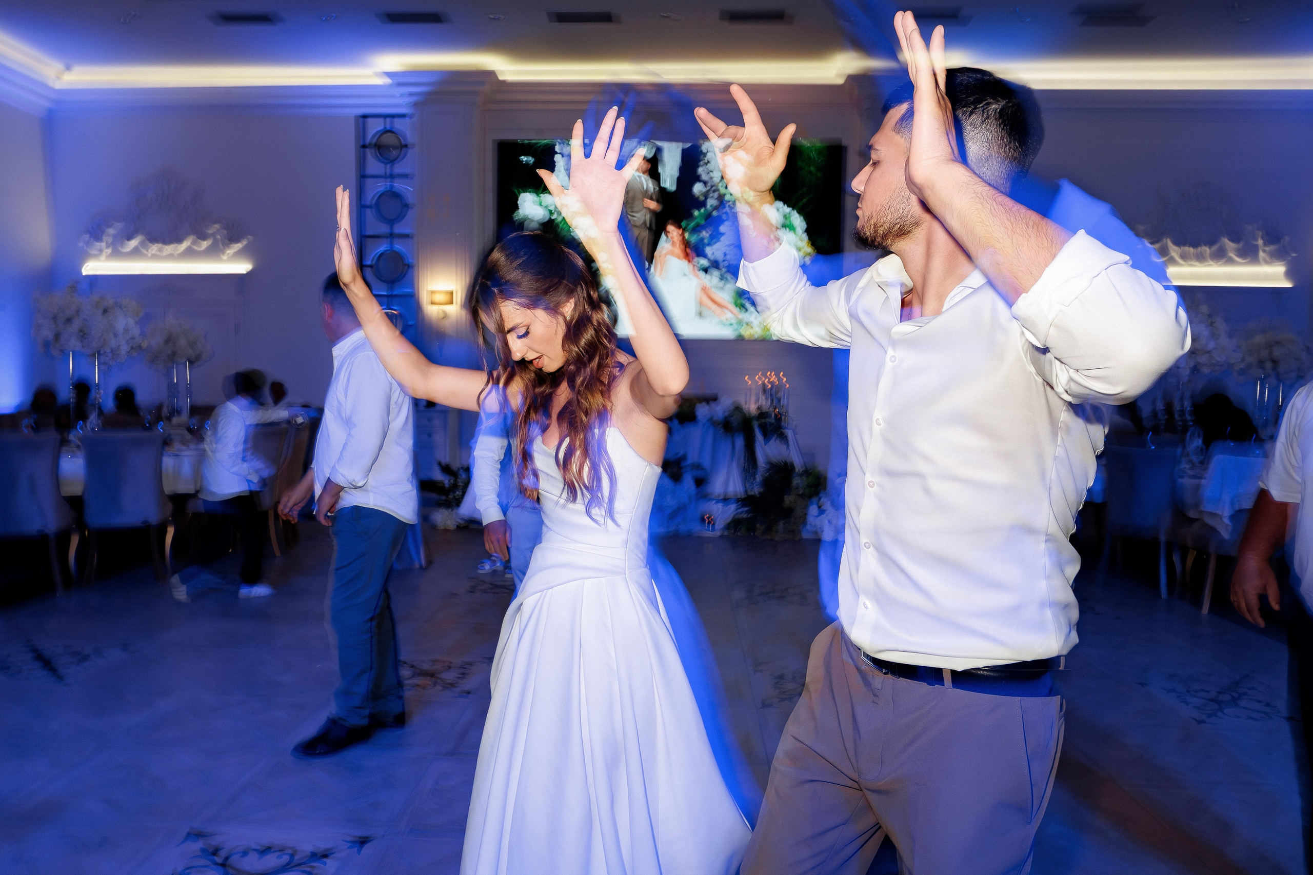 Eugen & Livia — Grand Elysee — Wedding Day. Servicii Foto și Video 067188353