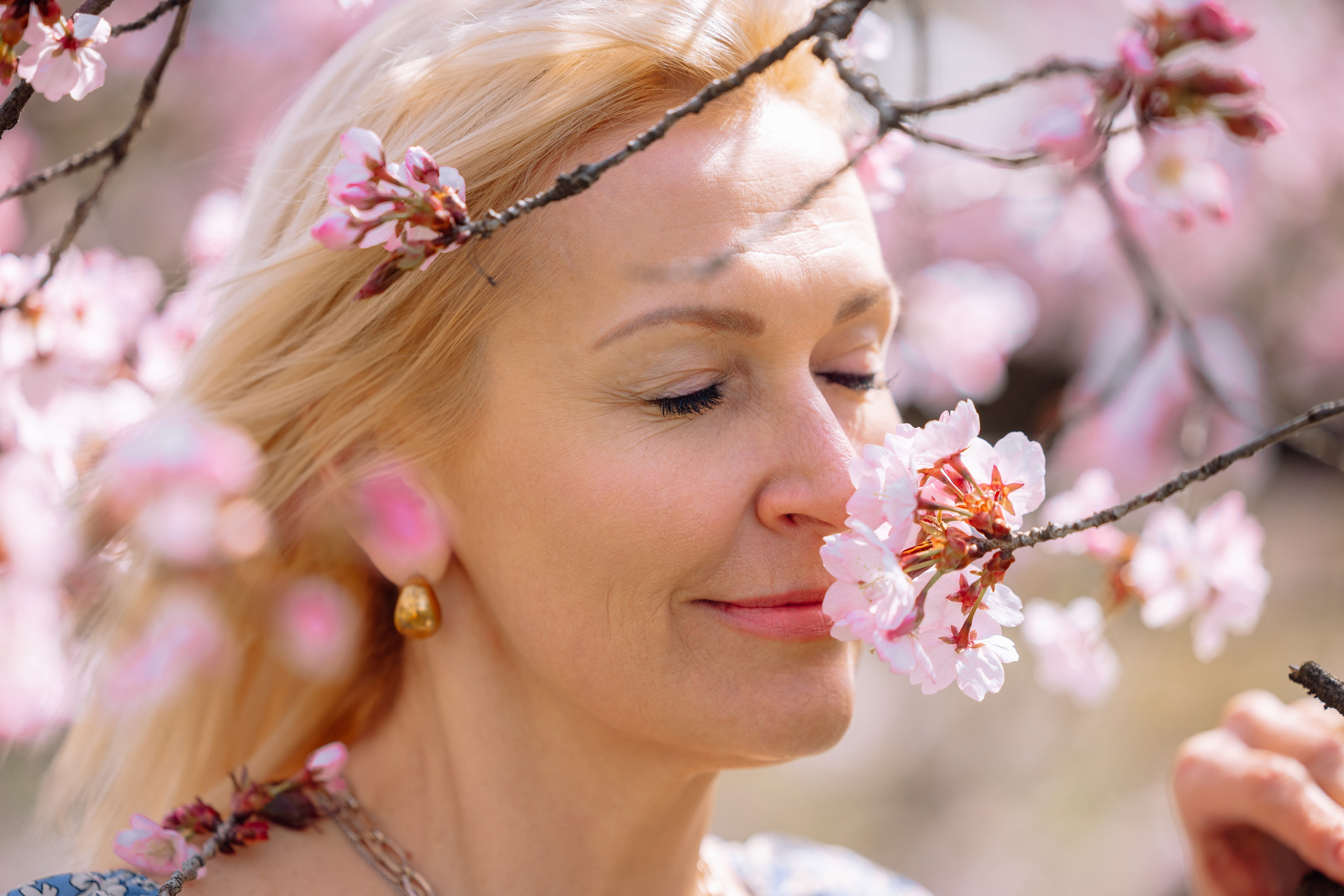 Blütezeit im Olympiapark München. Hochzeitsfotograf München Taufe Familienfotograf Tanja Mauke