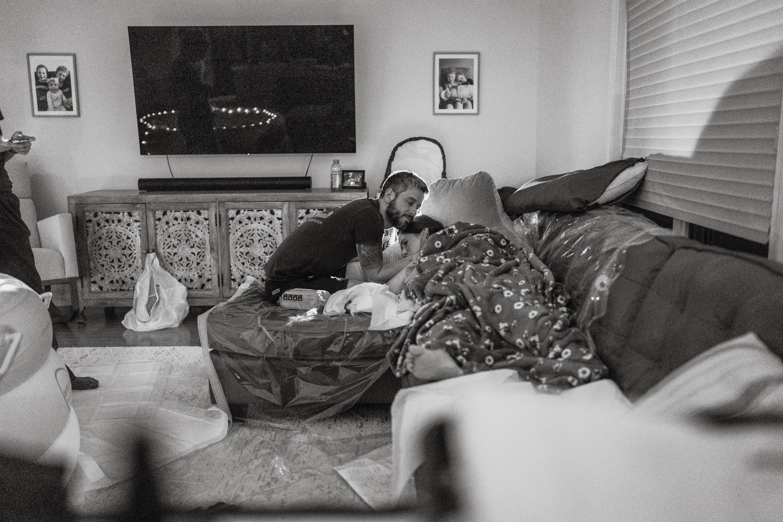 Home birth. Alisa Tant — Family and newborn photographer Bucks County, Montgomery county, Philadelphia, NJ