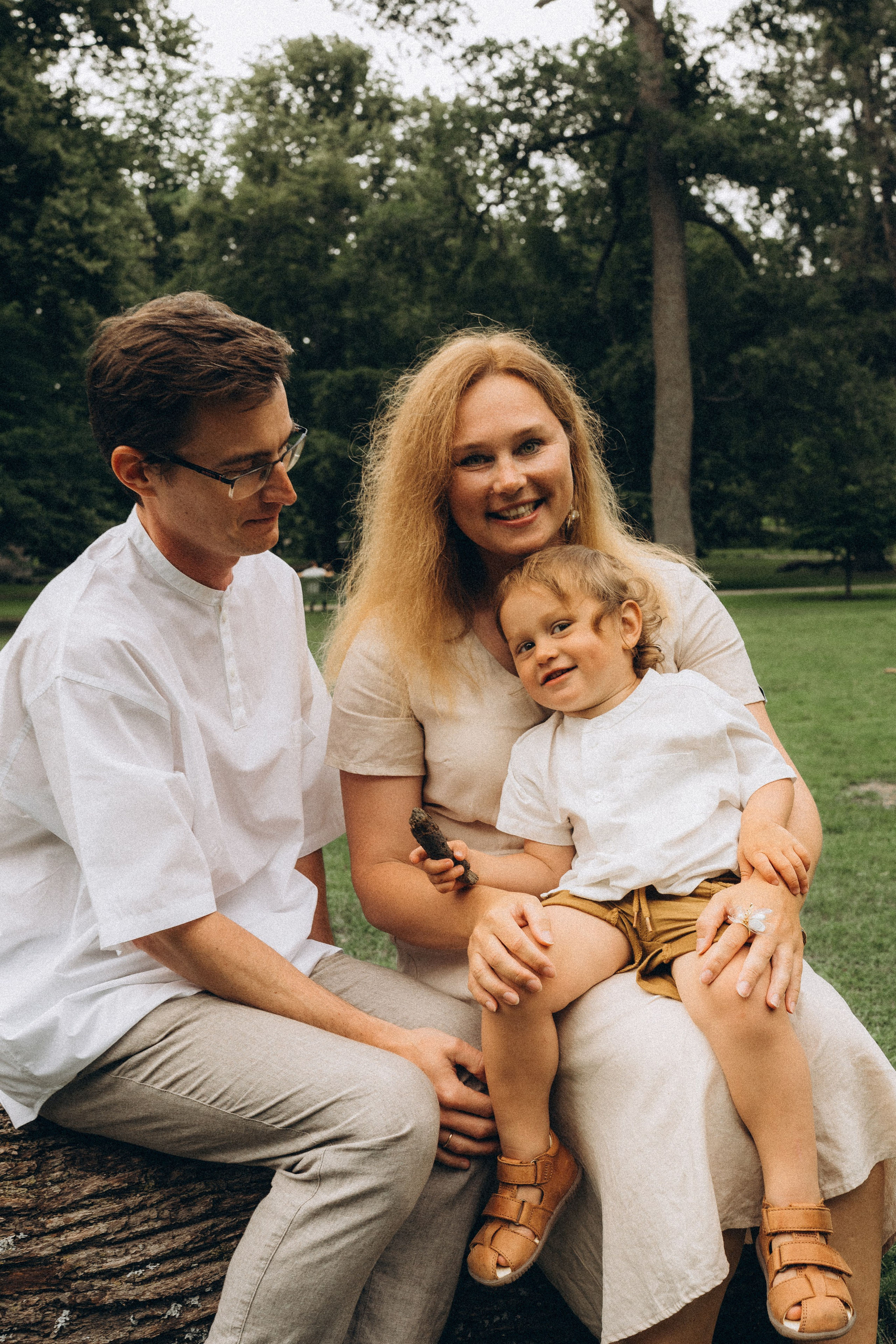 Kaivopuisto. Wedding and potrait photographer in Helsinki Vickan O