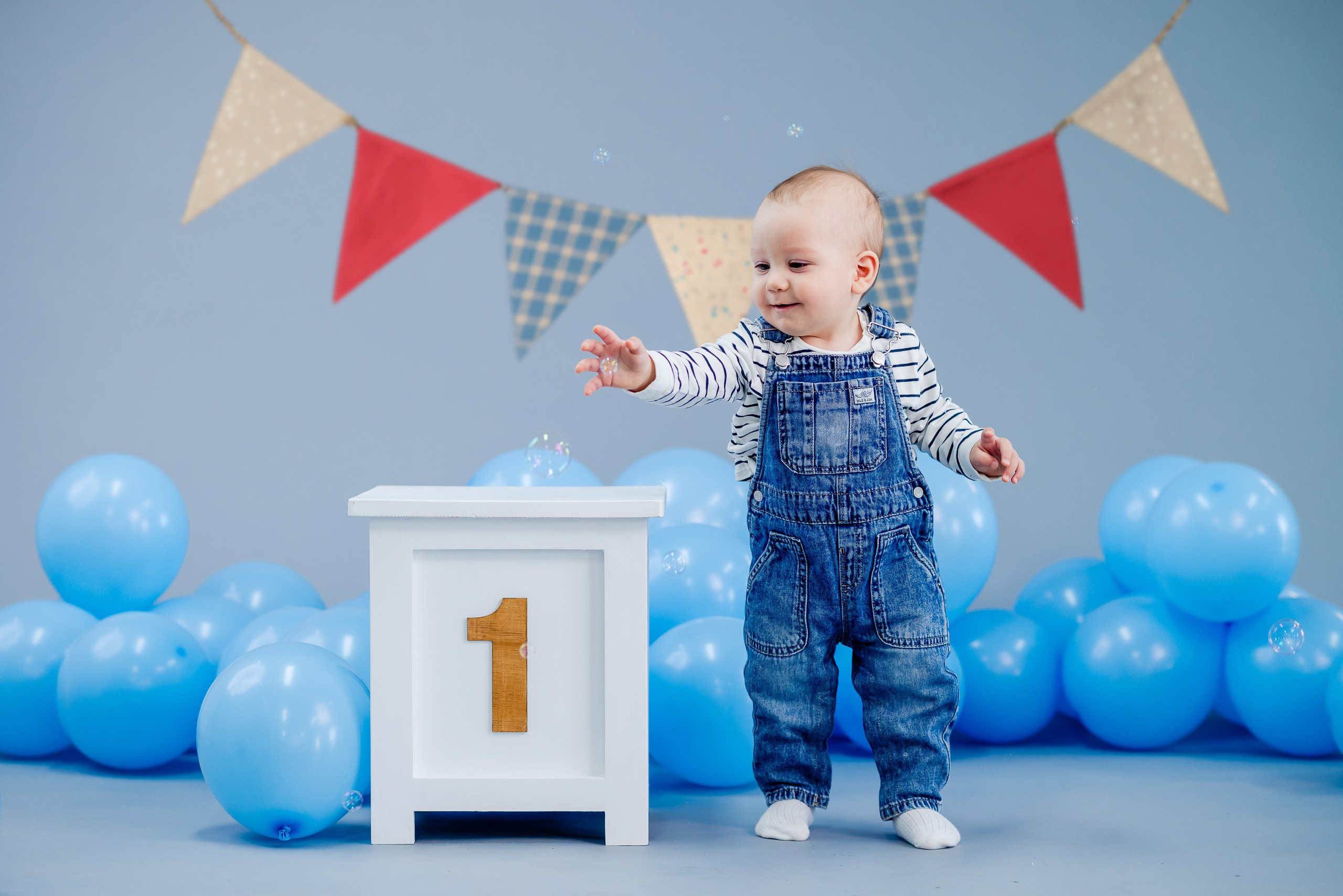 Smash the cake — Aris. The Unseen by Giani Maftei