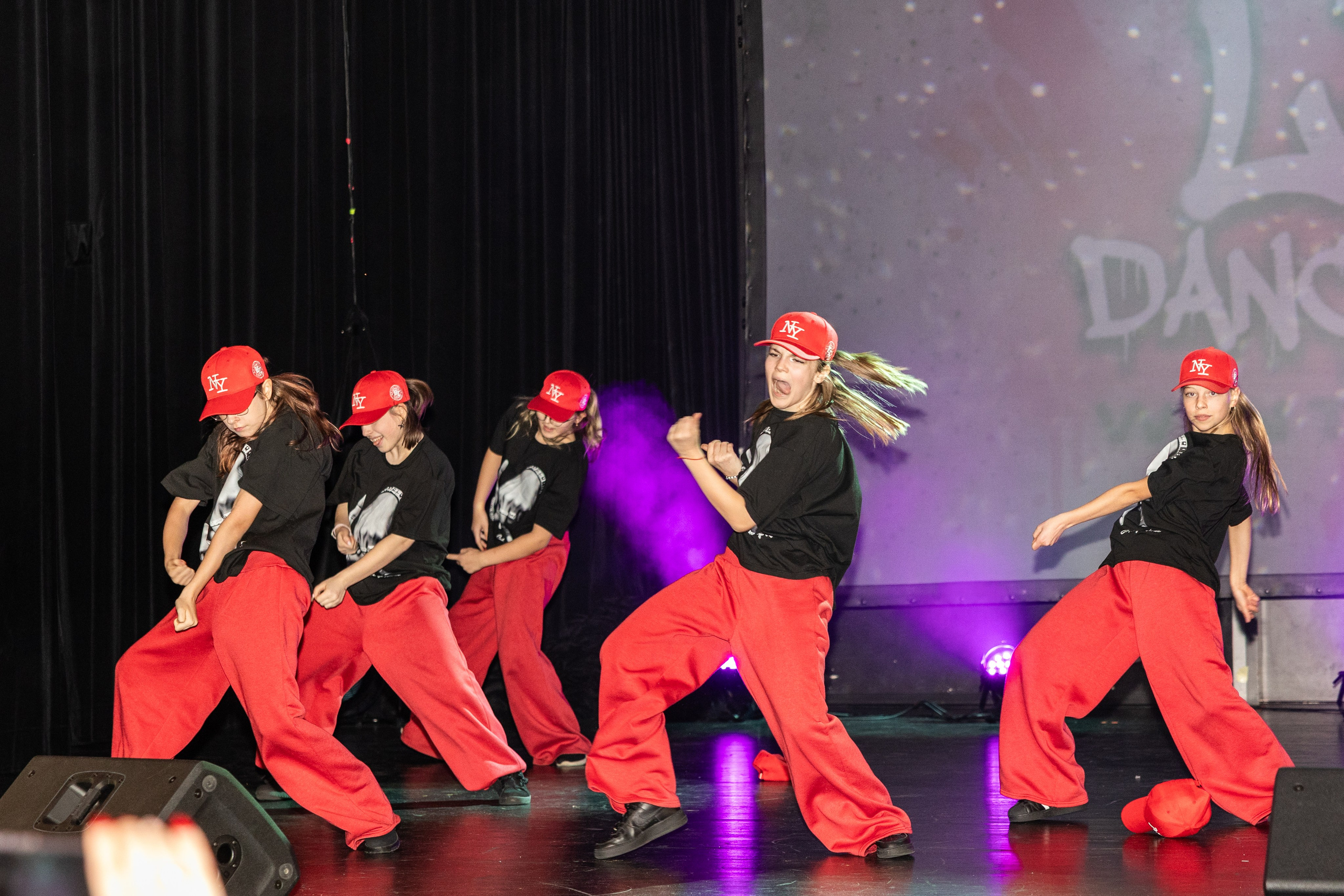 LEO DANCE SHOW WINTER 2025. Семейный и детский фотограф в Варшаве Мила Бобровская