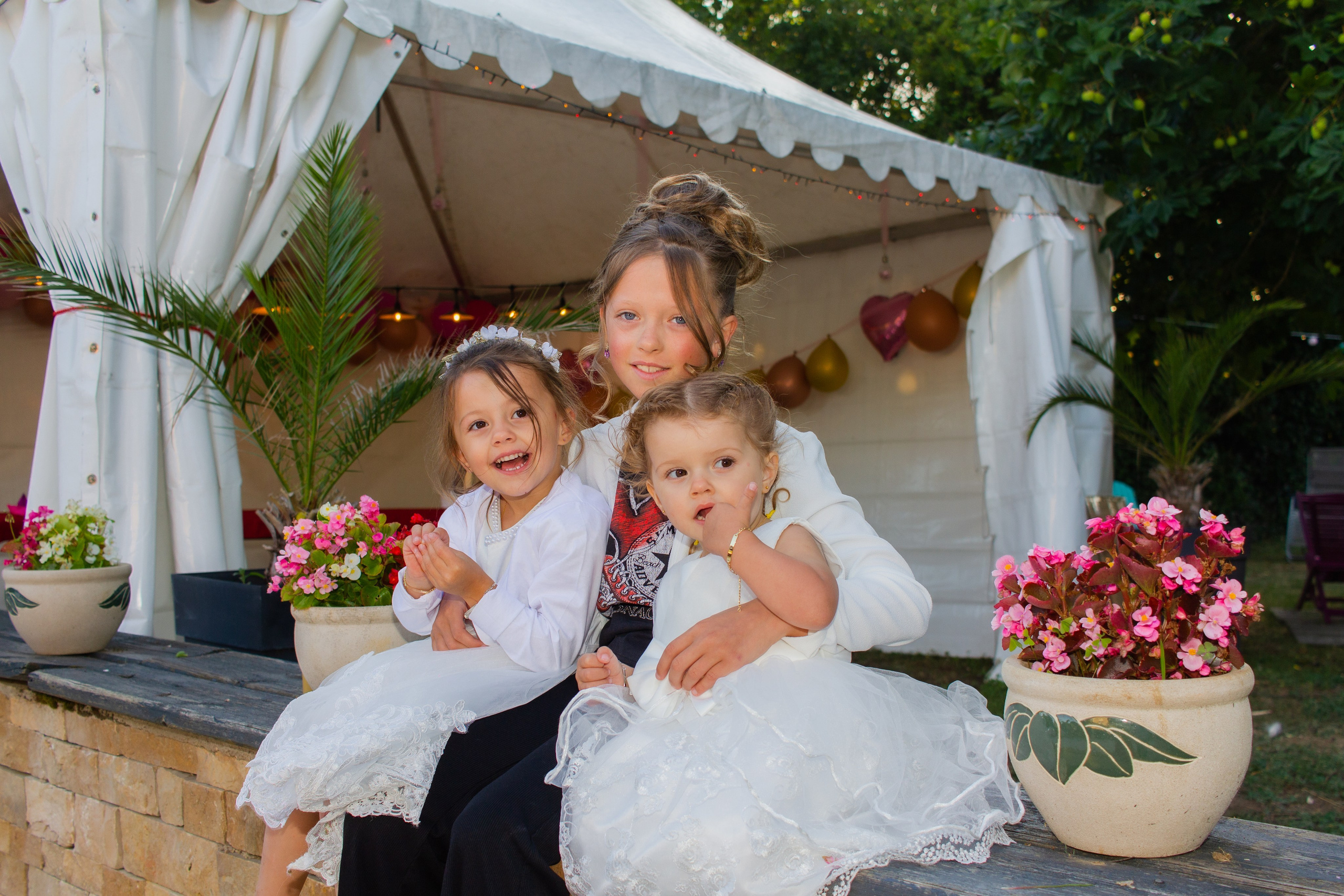 Julia et Shanna | Baptême. Studio photo « Partage ton bonheur » – Photographe famille près de Châtellerault, Poitiers et Tours