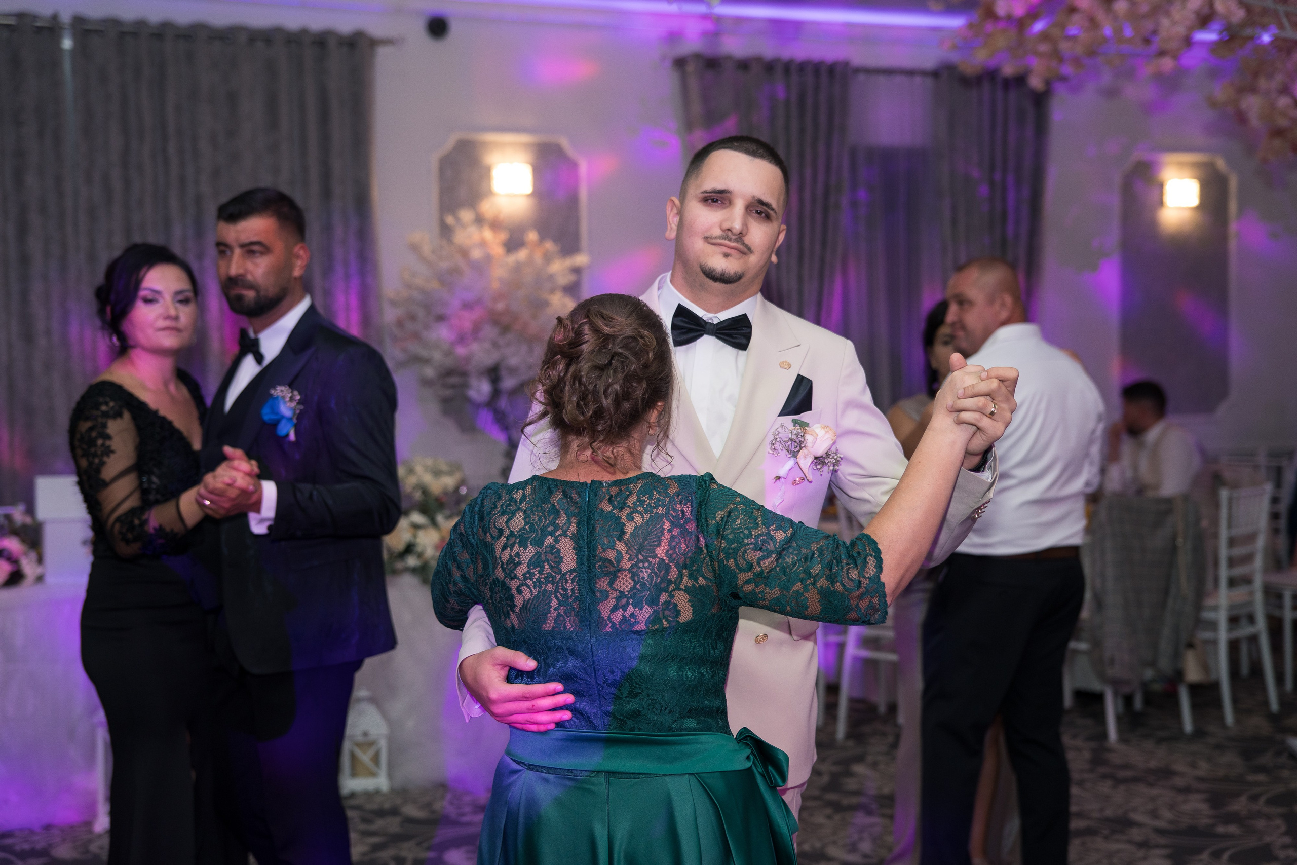 Bella & Adi. Foto Studio — Fotograf de evenimente, nunti, botezuri, portrete