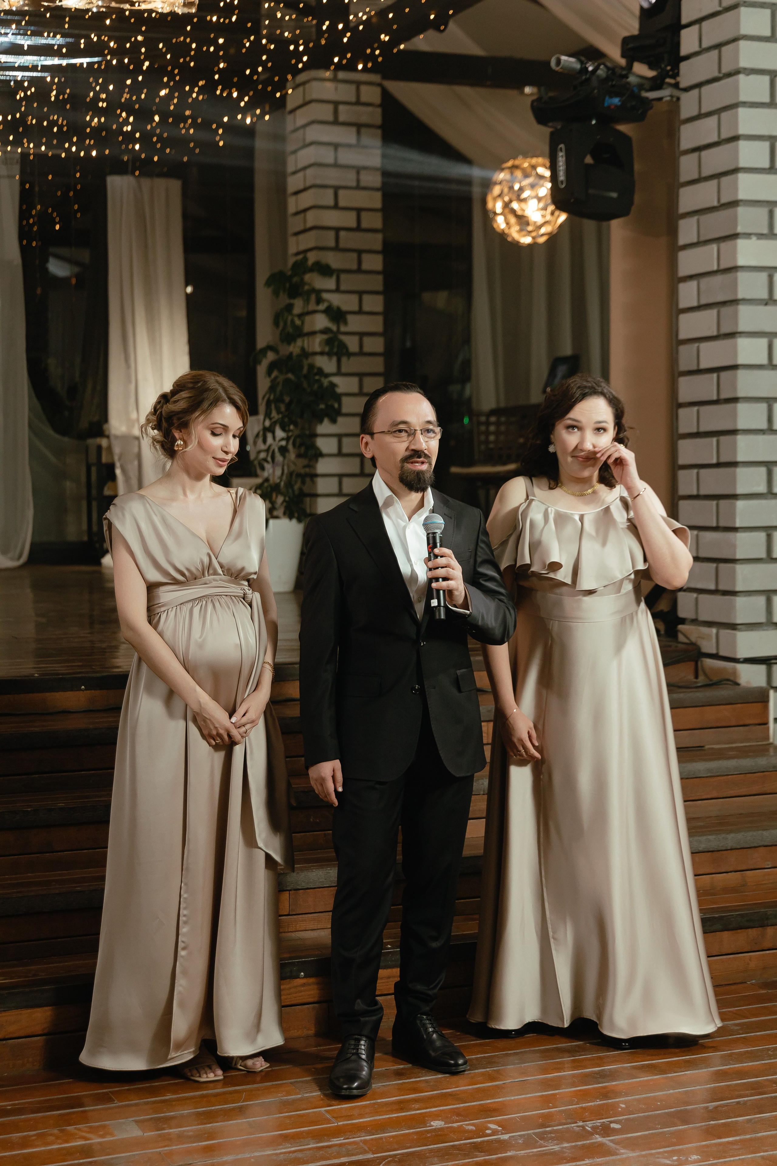 Thomas & Suyumbika. Главная