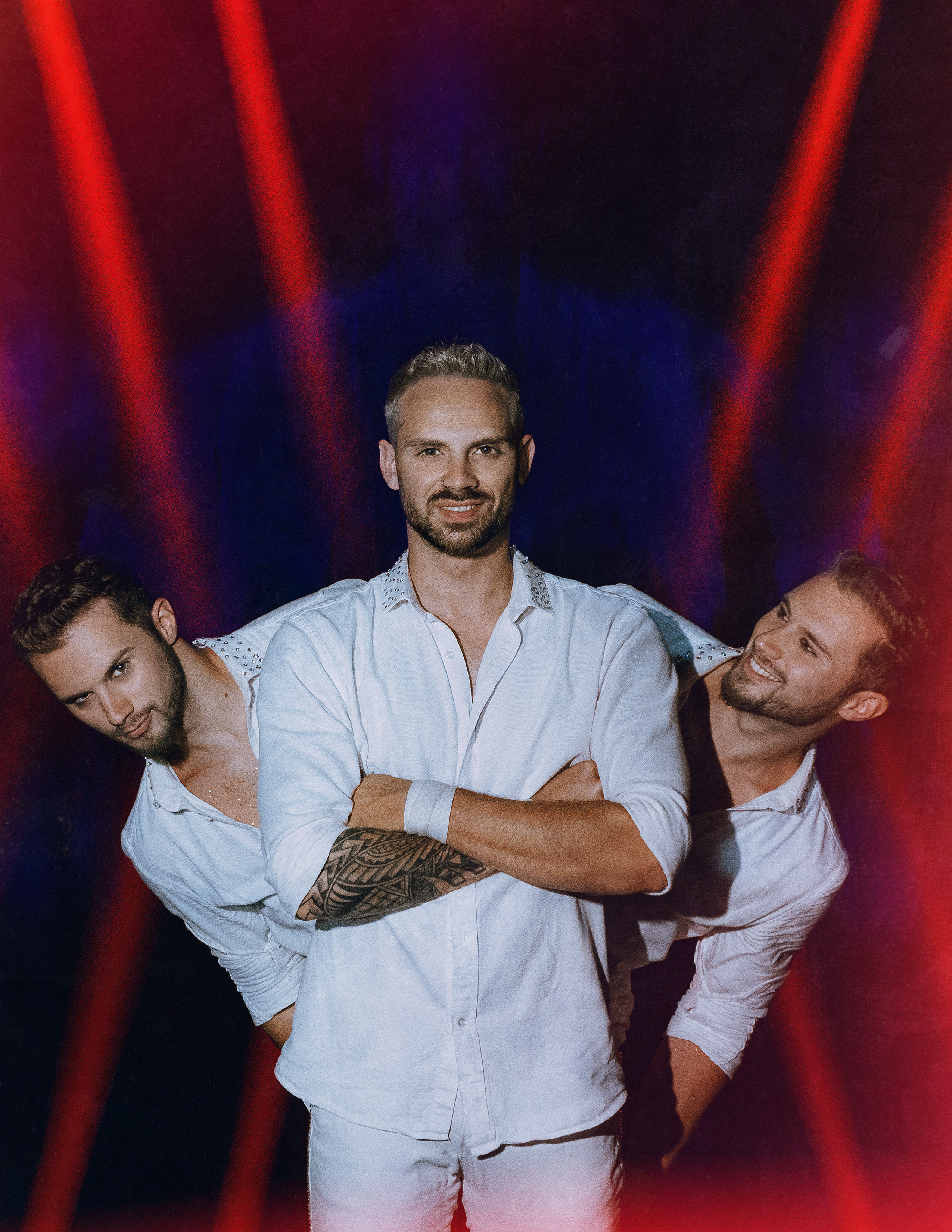 Фотосессия с братьями Castanheira: Креативные портреты с артистами Circo Quiros в Торревьехе