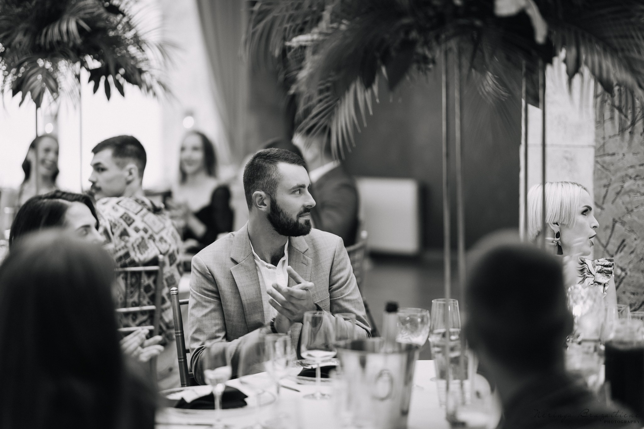 Vestuvinė fotosesija Kaune, Vienybės aikštėje, prie Lietuvos banko