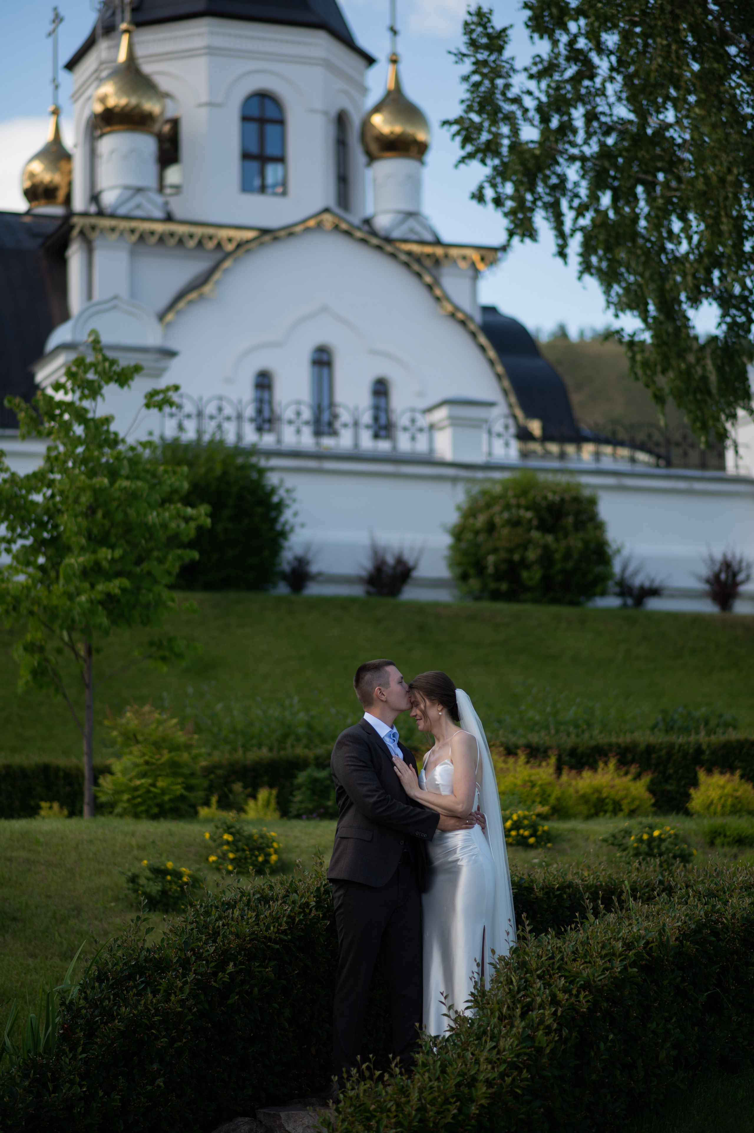 Light. Wedding and commercial photographer