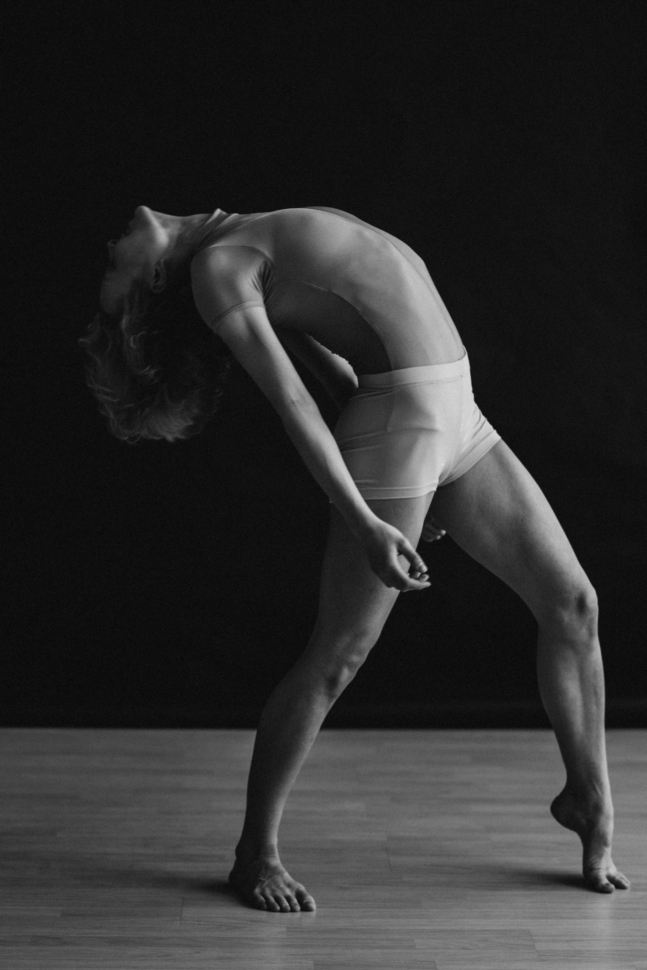 DANCERS. Victoria Olonen – Cinematic Portrait Artist | Helsinki & Europe