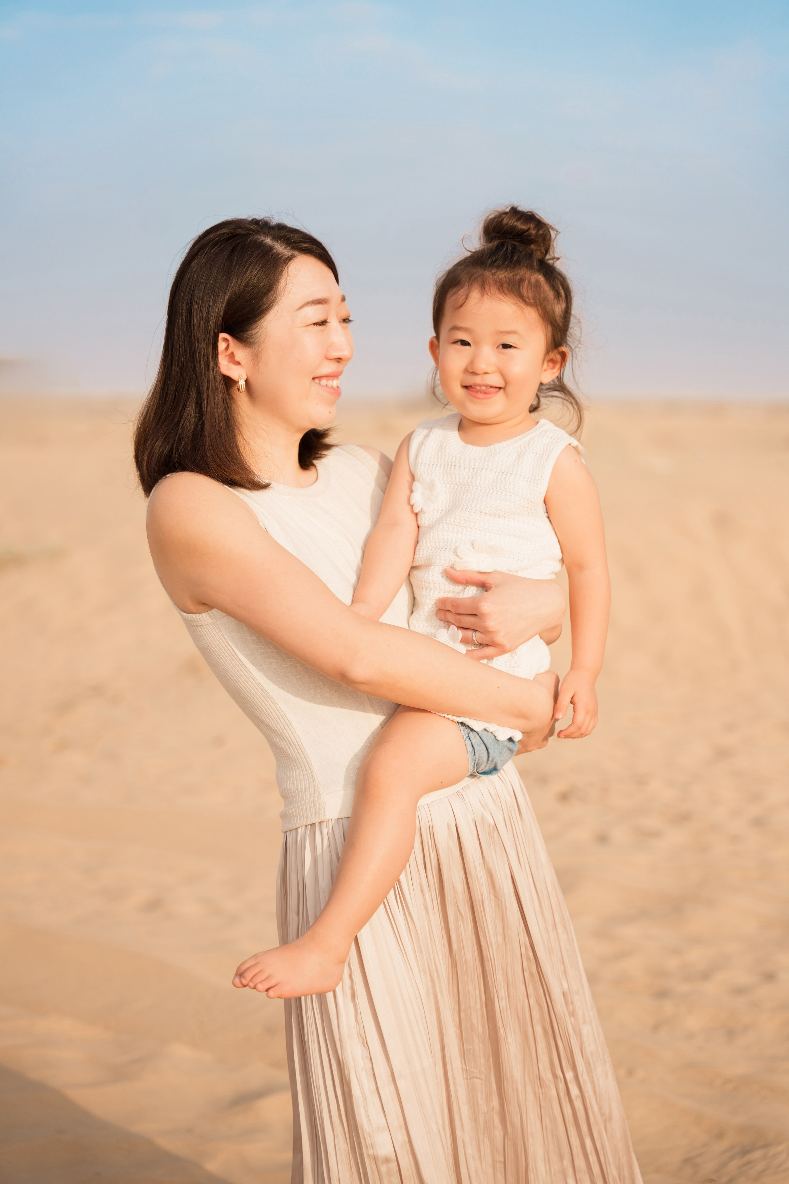 Sunrise in the dunes. Angela Iakovleva — Family Photographer in Dubai