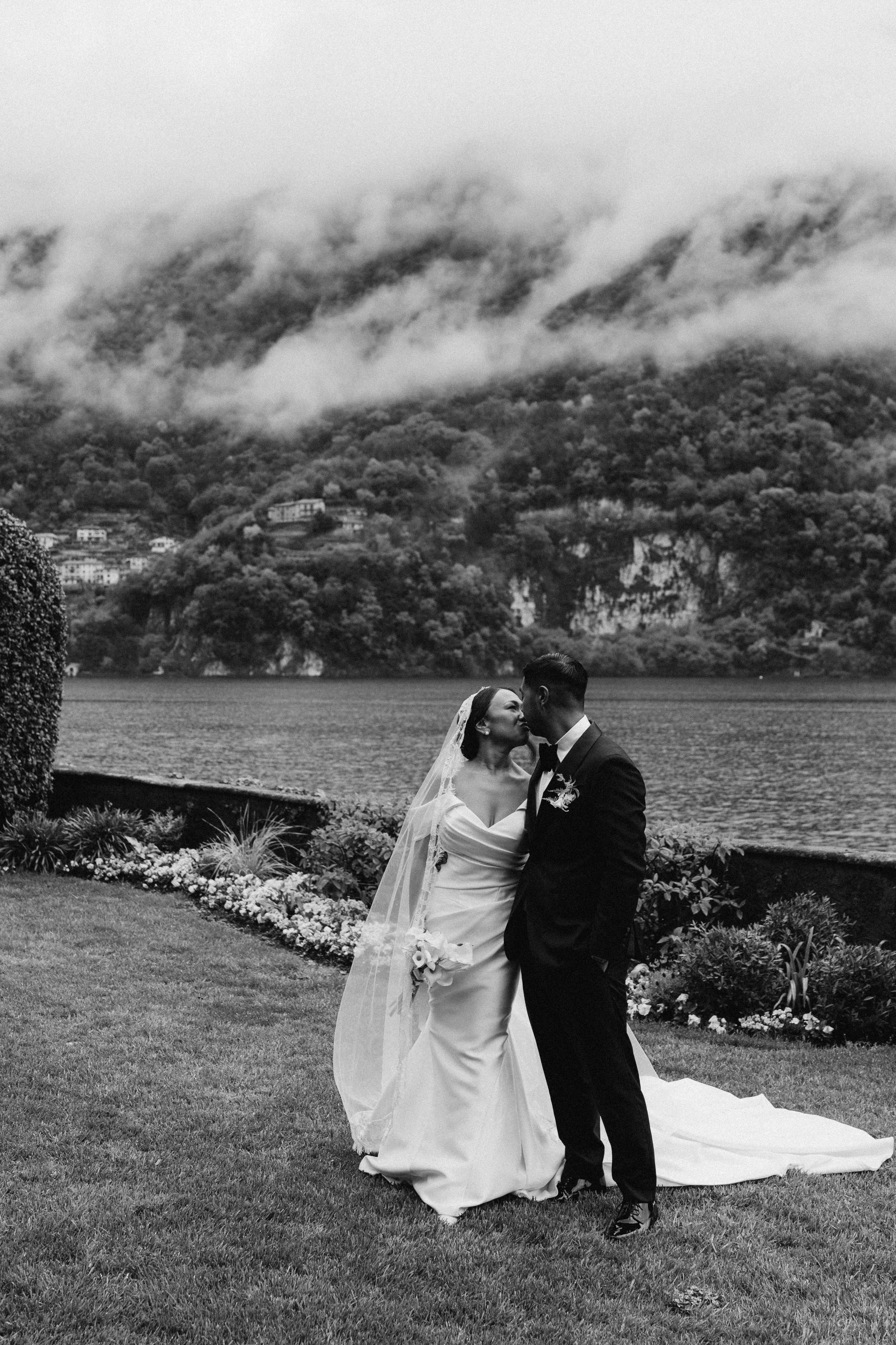 BEATRICE AND RAFAELE_LAKE COMO_Villa Regina Teodolinda. PHOTOGRAPHER IN ITALY