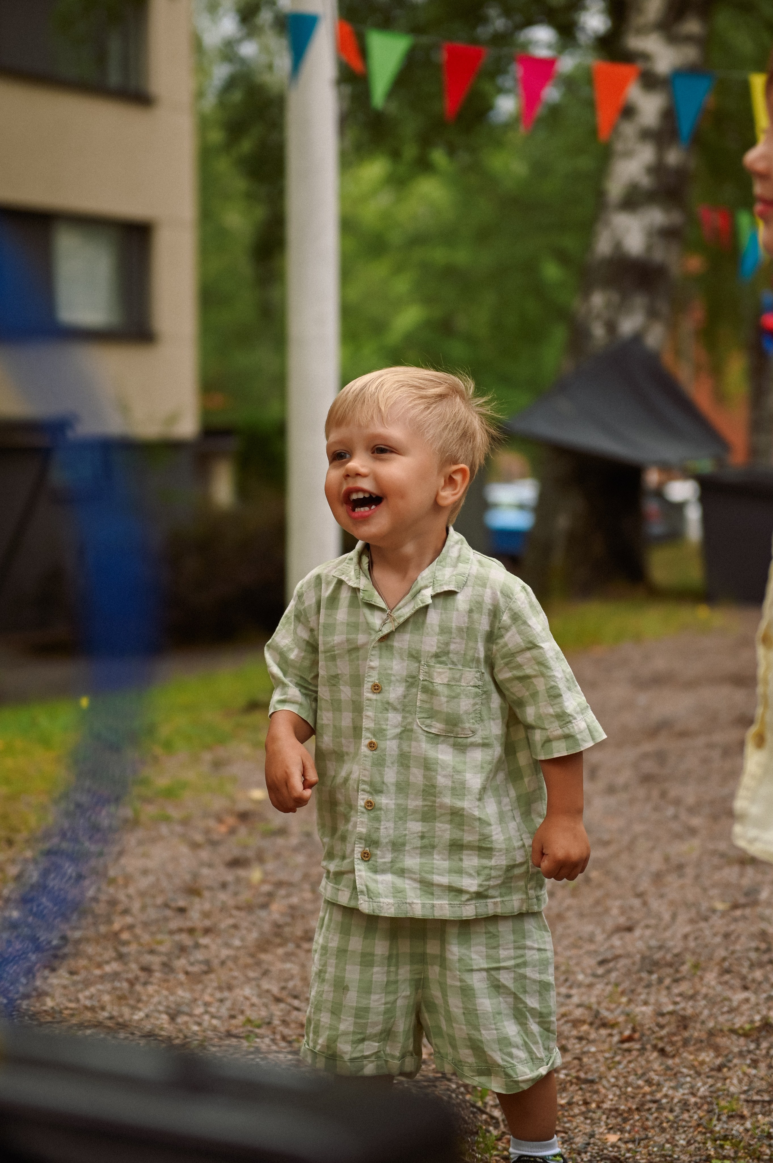 Праздник во дворе дома. Детский и семейный фотограф в финляндии дина пулкка. контент фотограф