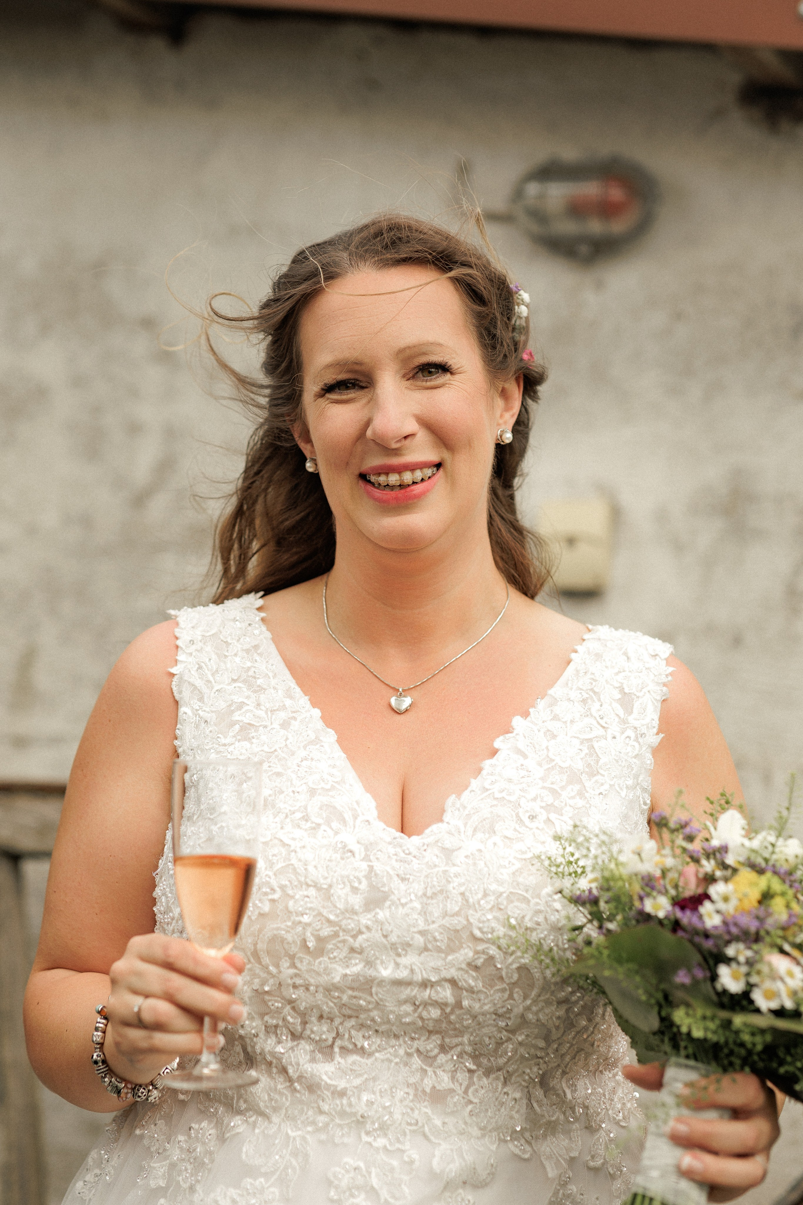 Hochzeitsfotografie an der Windmühle Eyendorf | Historische Romantik in Niedersachsen. Hochzeitsfotograf und Hochzeitsvideograf aus Hamburg | Roka21Film