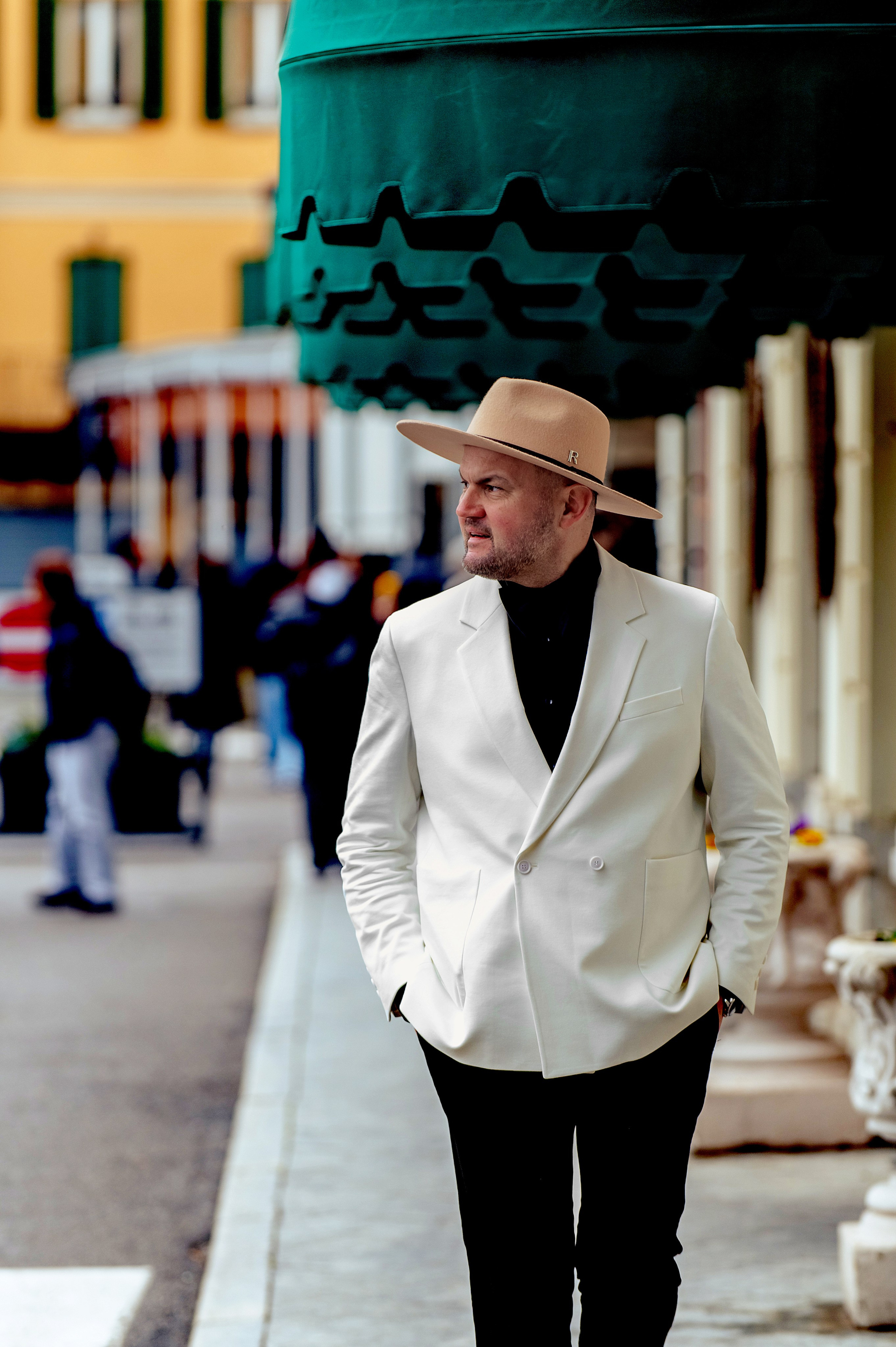 Como Evghenii. Wedding photographer from Moldova Alexey Chipchiu