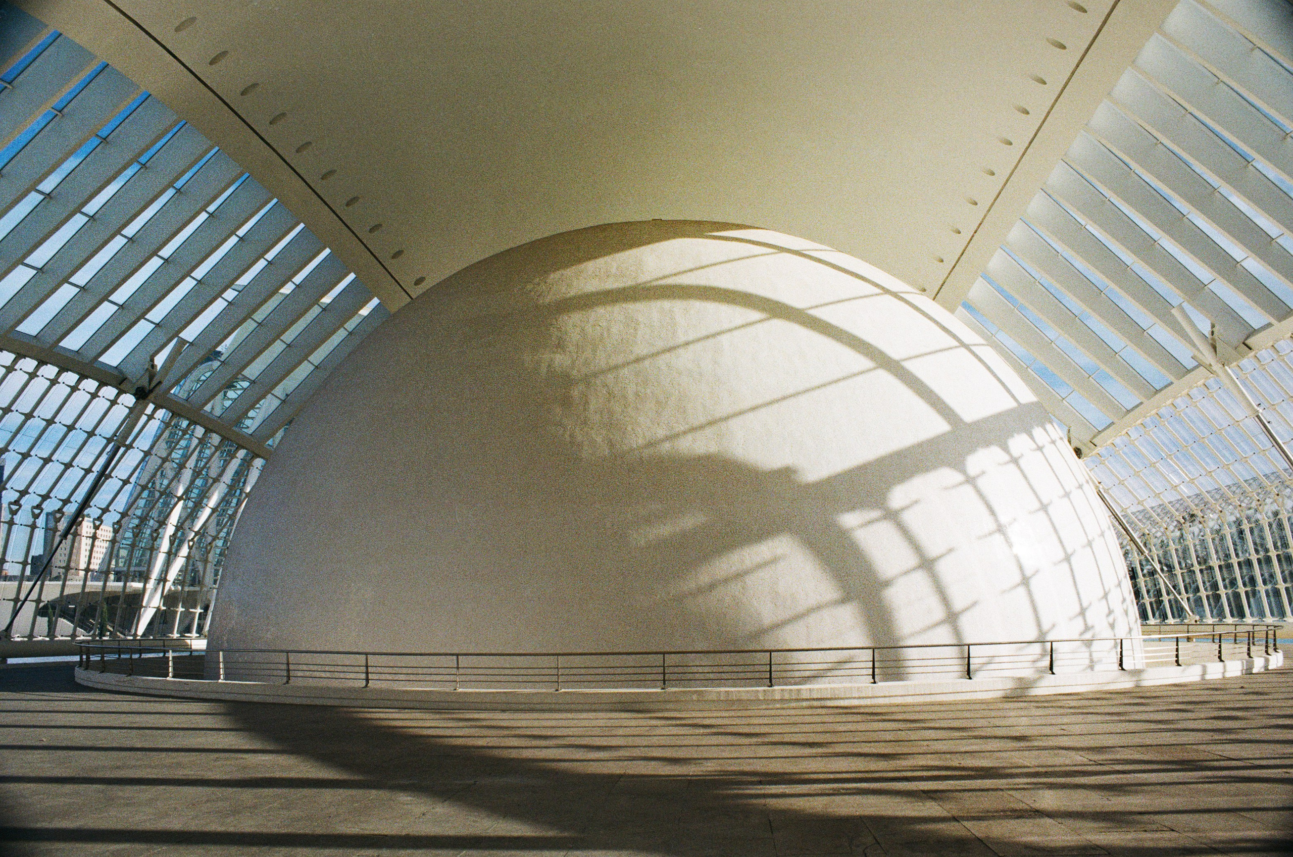 Valencia — Ein fotografischer Spaziergang durch Licht und Weite. Hochzeitsgeschichten – Professionelle Hochzeitsfotografie & Videografie in Deutschland, Italien, Spanien und ganz Europa